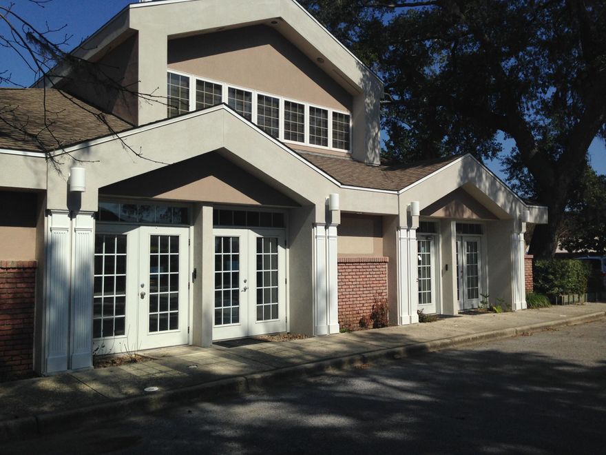 Corner office suite with lots of windows and natural light. This office is located in a park like setting with massive oak trees scattered throughout the office complex. Conveniently located to Hurlburt A.F.B. and Santa Rosa Mall which are only a mile away. This office has 3 private offices, bathroom, break room, storage room and a reception area.