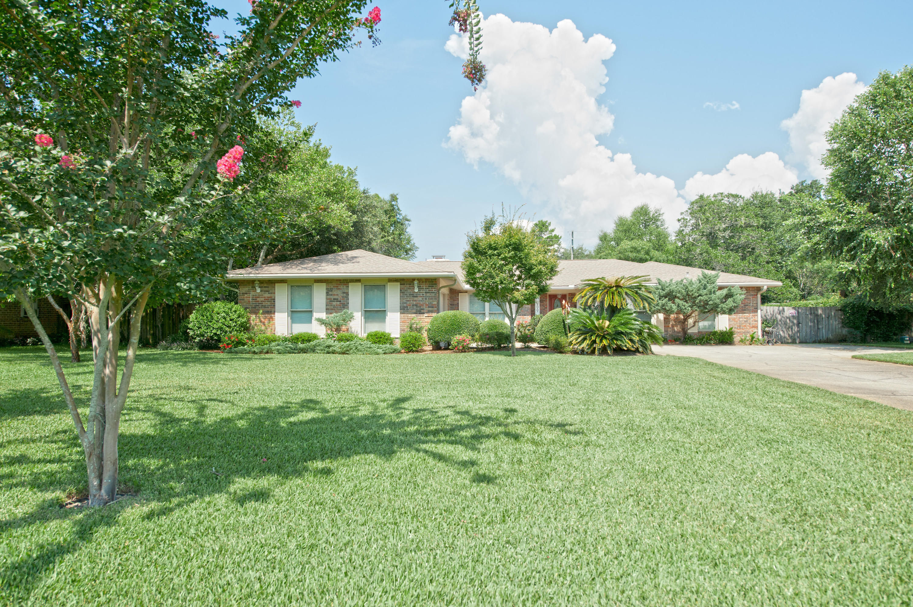 LAKE LORRAINE ESTATES 1 - Residential