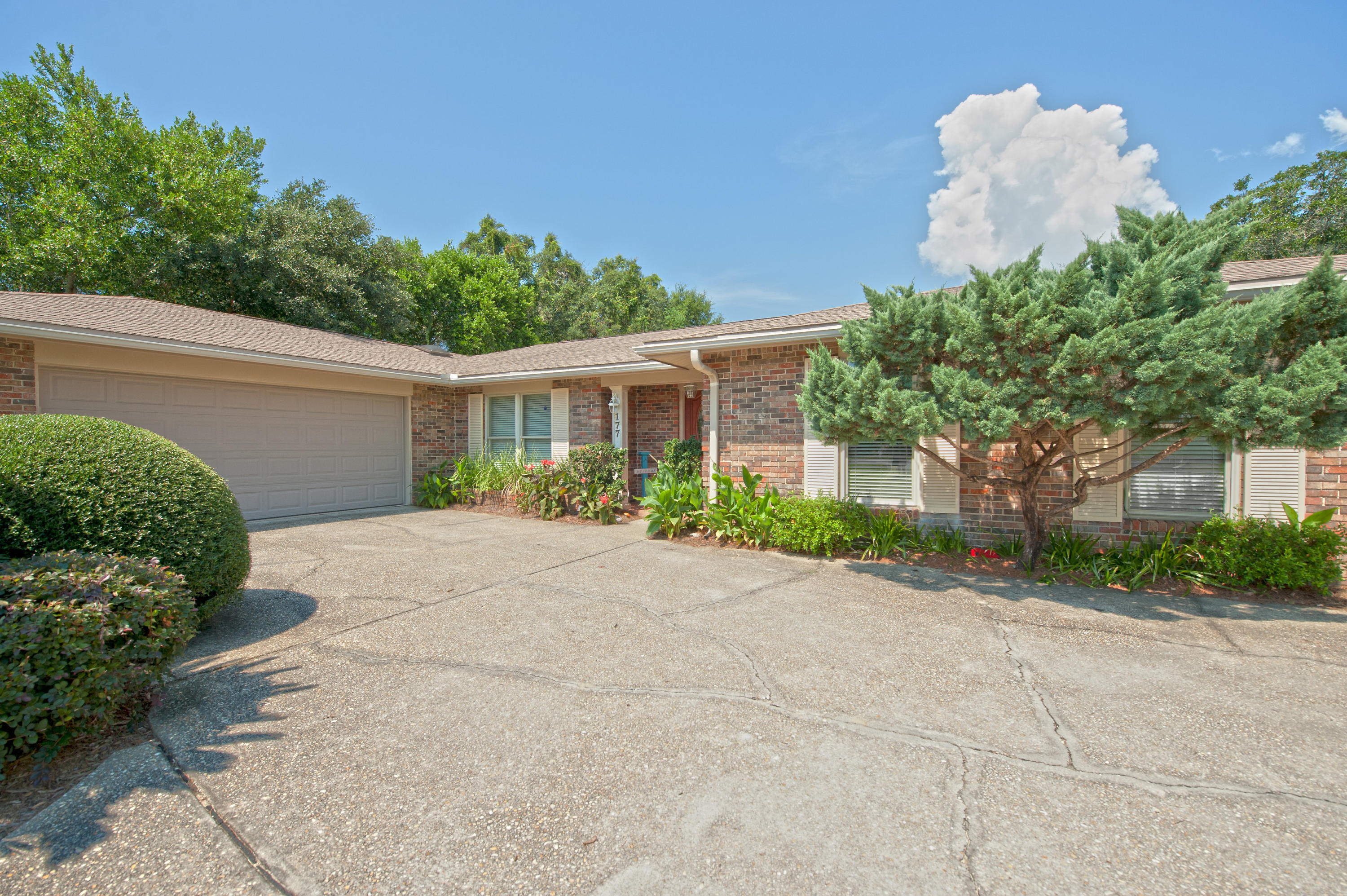 LAKE LORRAINE ESTATES 1 - Residential