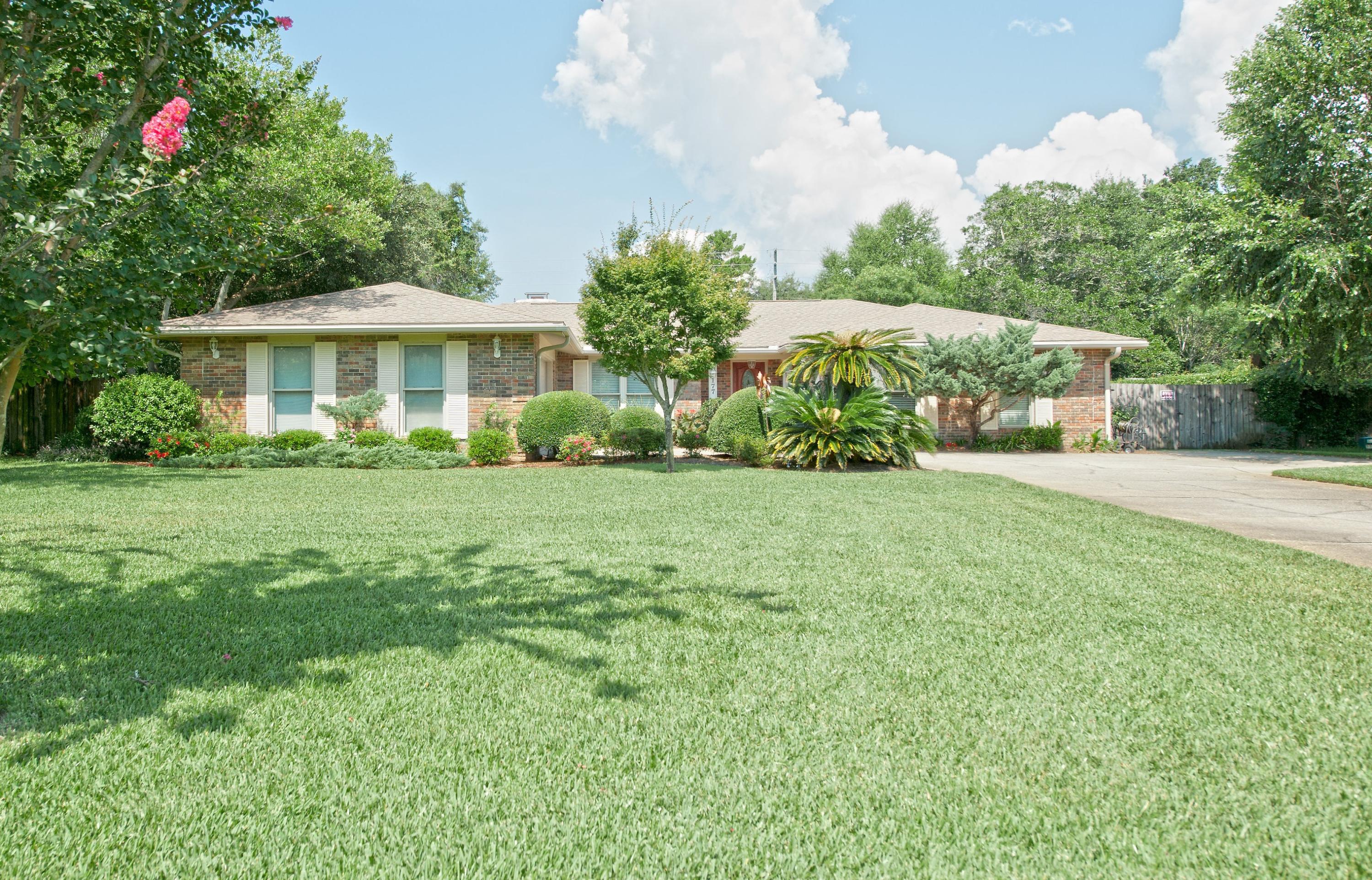 LAKE LORRAINE ESTATES 1 - Residential