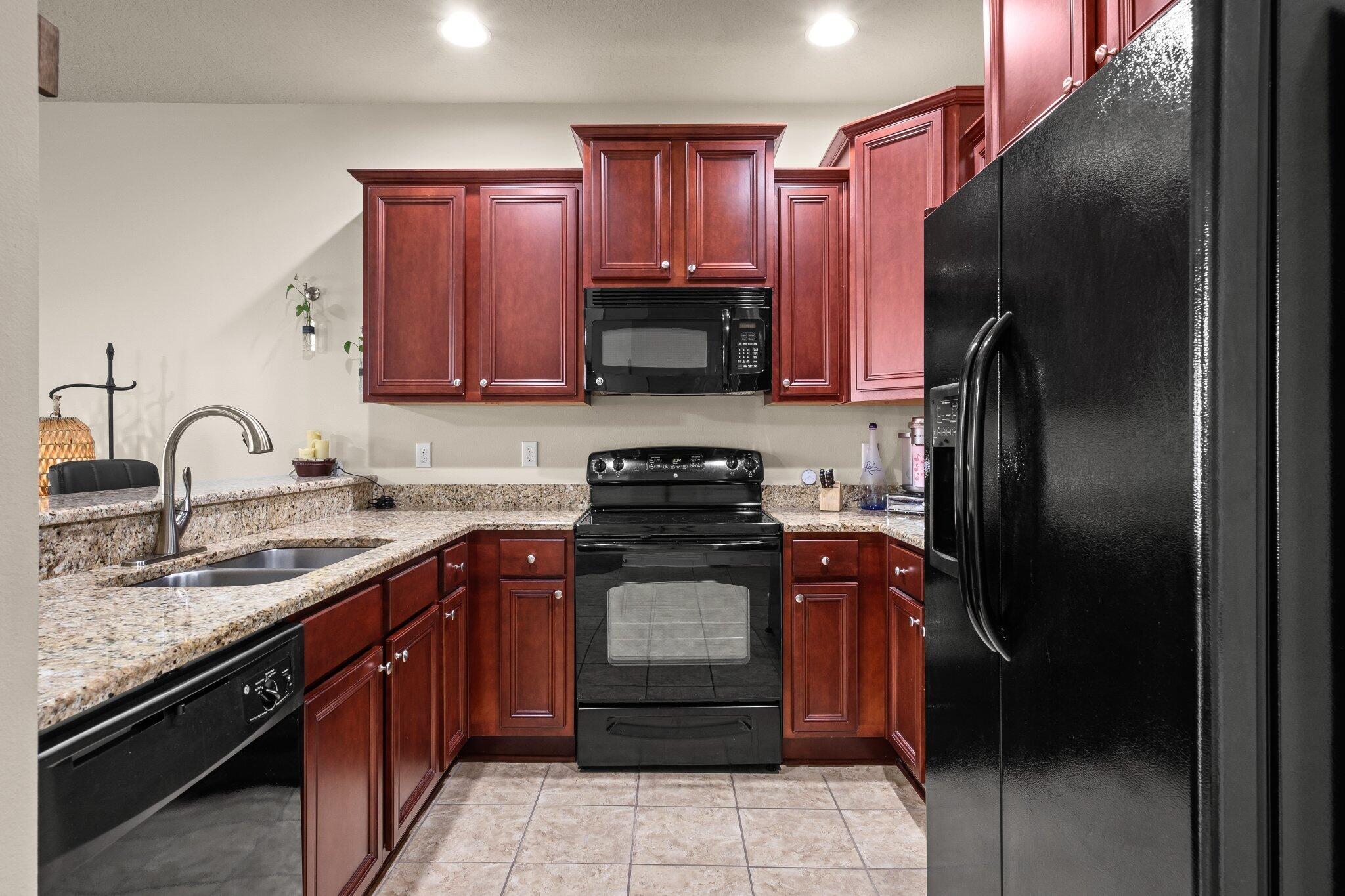 RESERVE POINTE - Residential