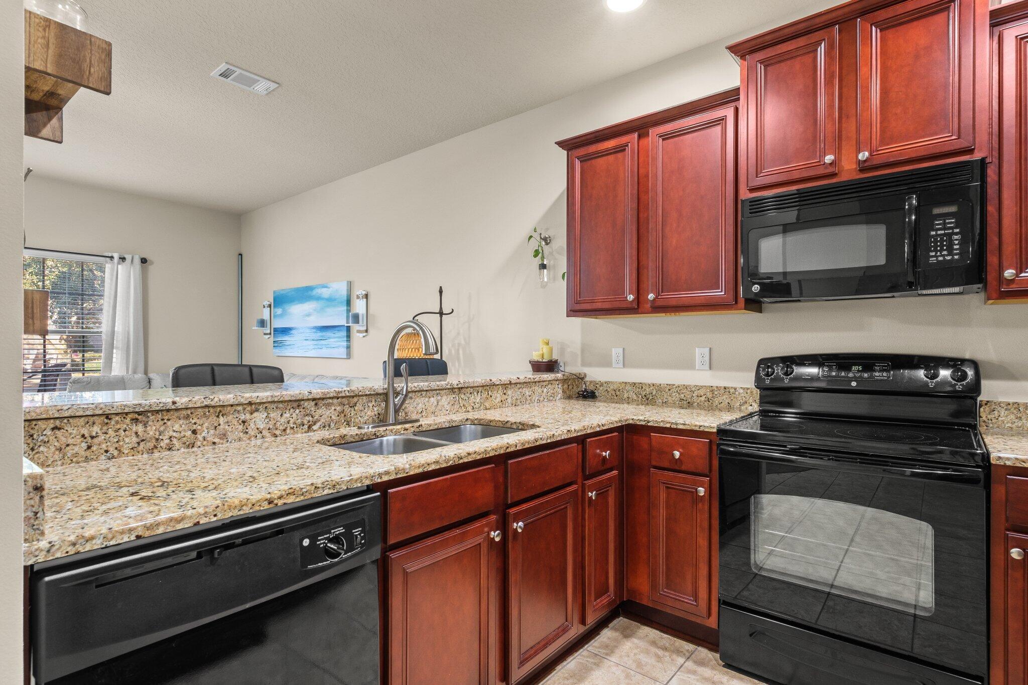 RESERVE POINTE - Residential