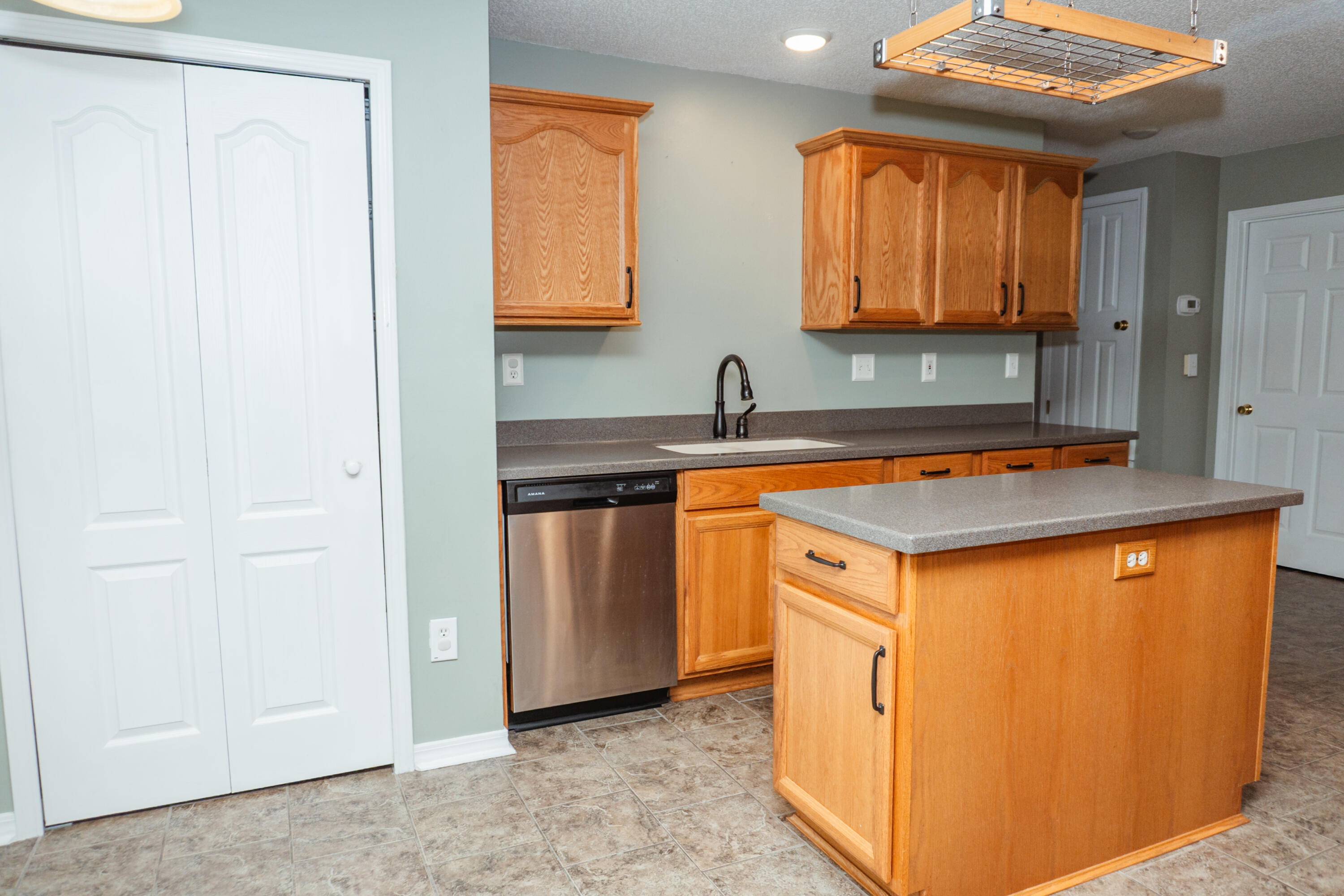 COUNTRYVIEW EST 4TH PH V - Residential Lease