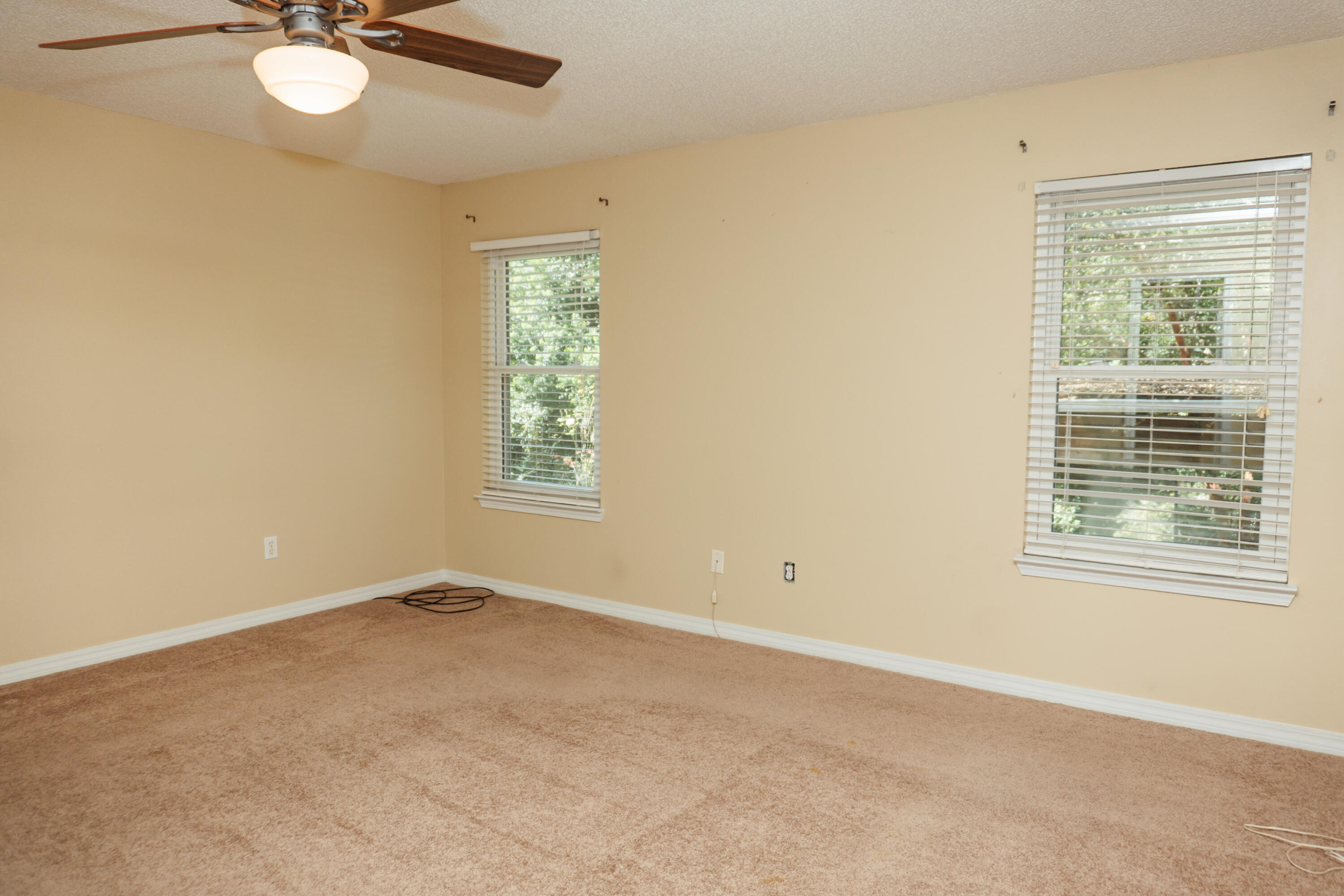 COUNTRYVIEW EST 4TH PH V - Residential Lease