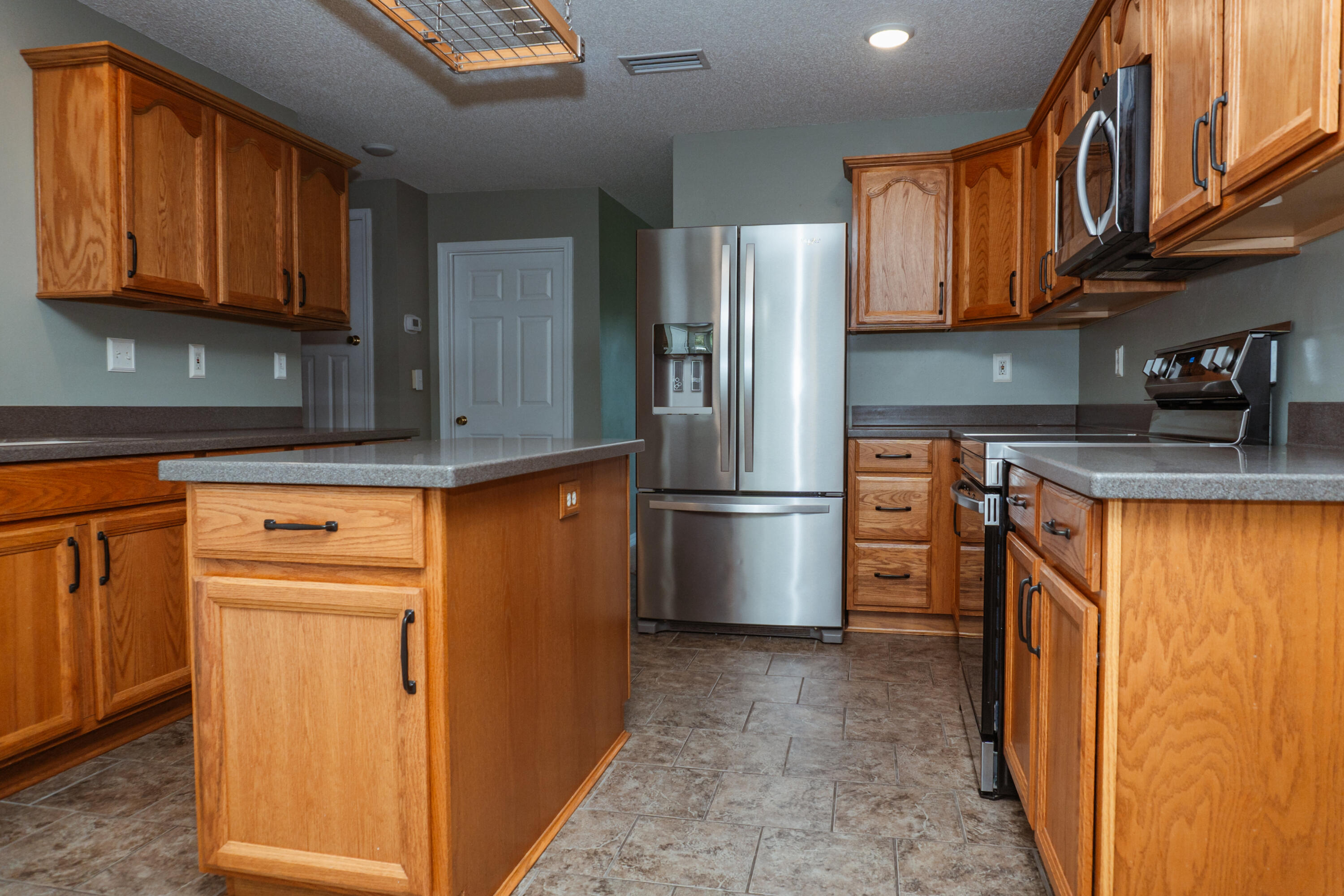 COUNTRYVIEW EST 4TH PH V - Residential Lease