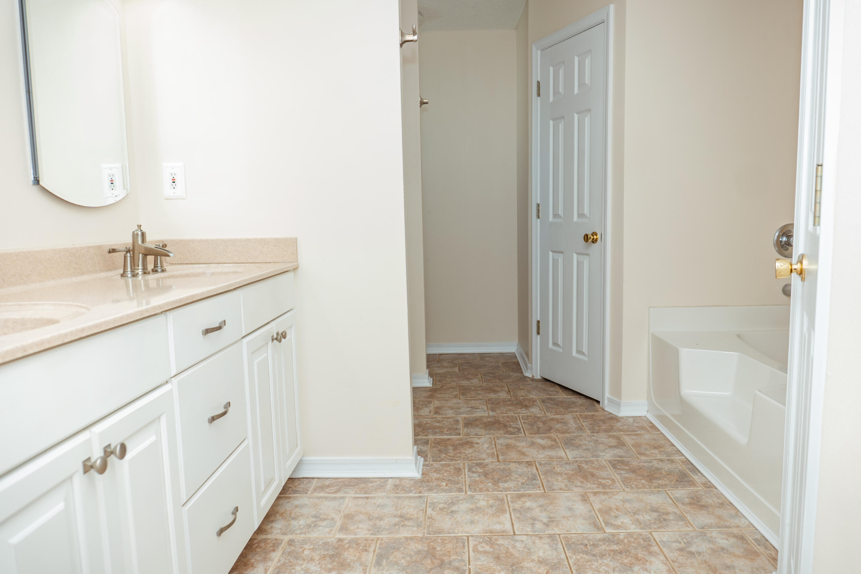COUNTRYVIEW EST 4TH PH V - Residential Lease