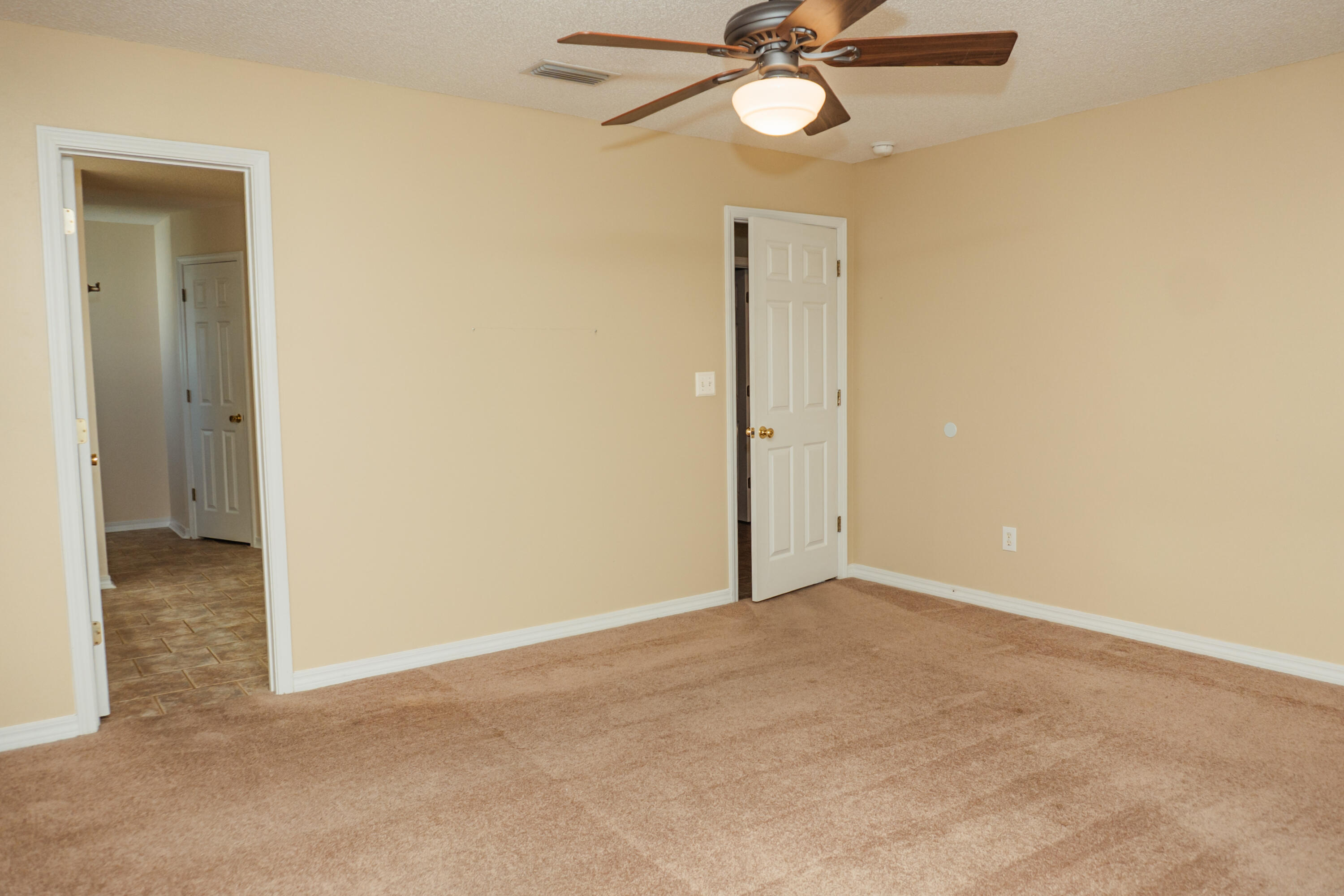 COUNTRYVIEW EST 4TH PH V - Residential Lease