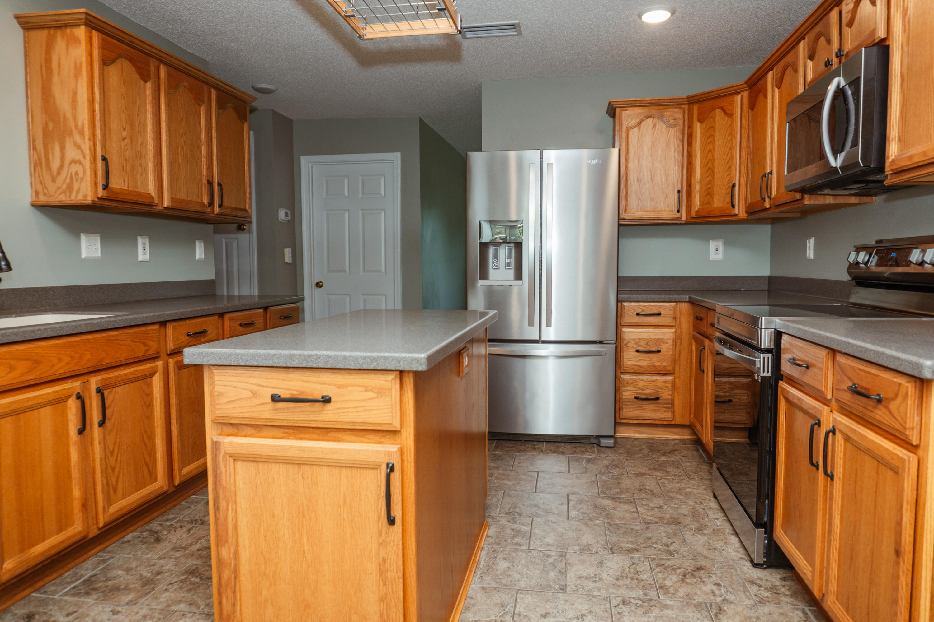 COUNTRYVIEW EST 4TH PH V - Residential Lease