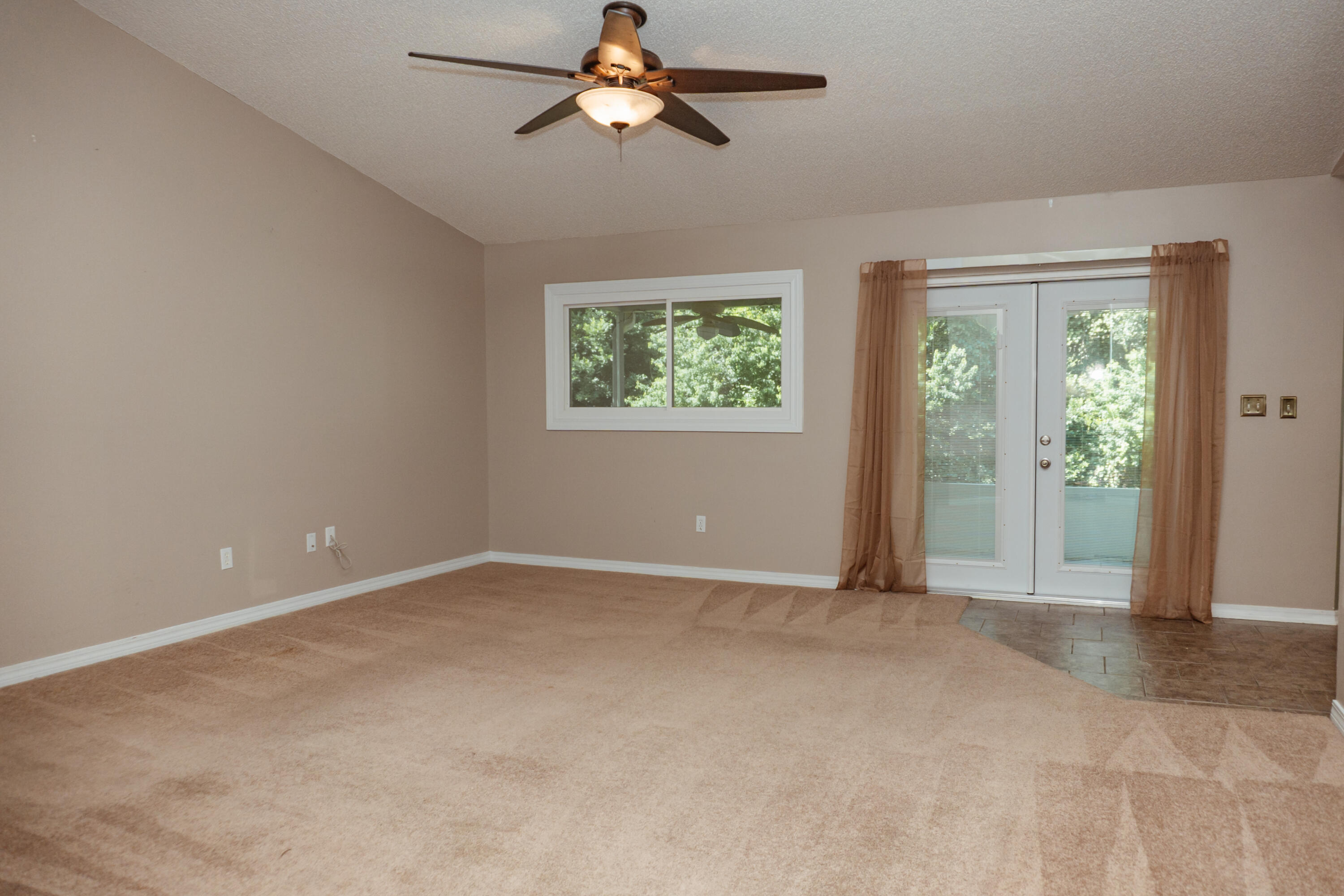 COUNTRYVIEW EST 4TH PH V - Residential Lease