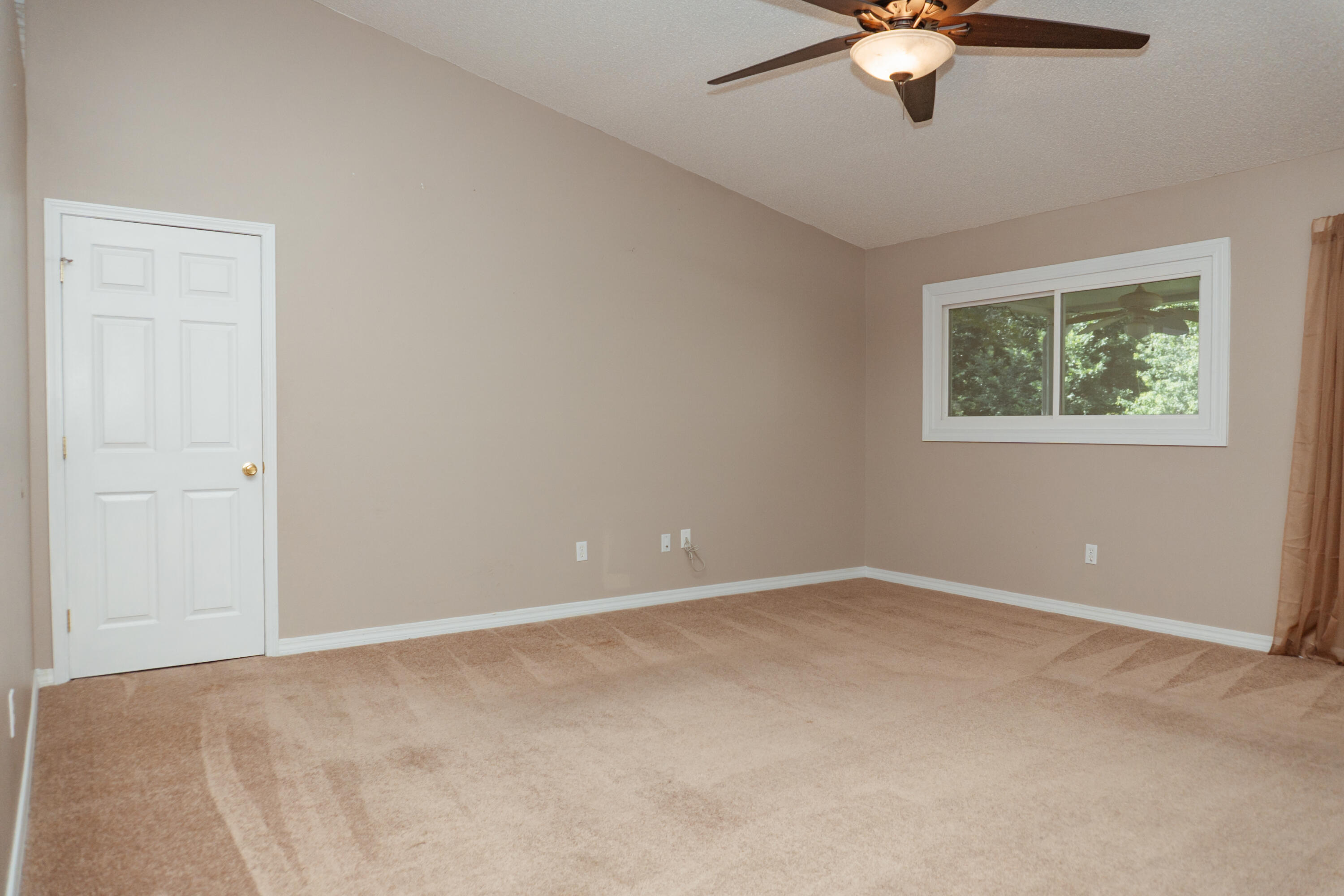 COUNTRYVIEW EST 4TH PH V - Residential Lease