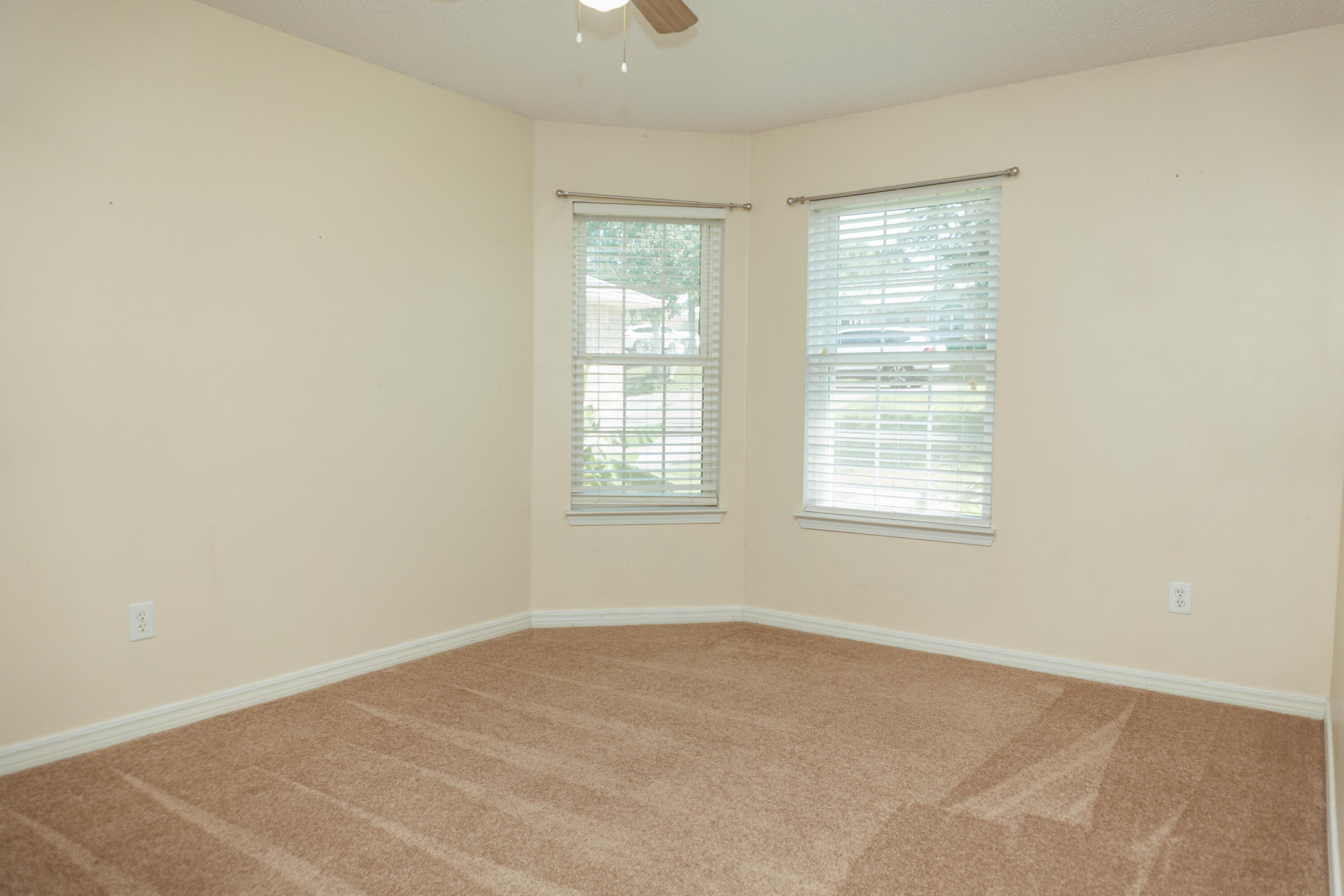 COUNTRYVIEW EST 4TH PH V - Residential Lease