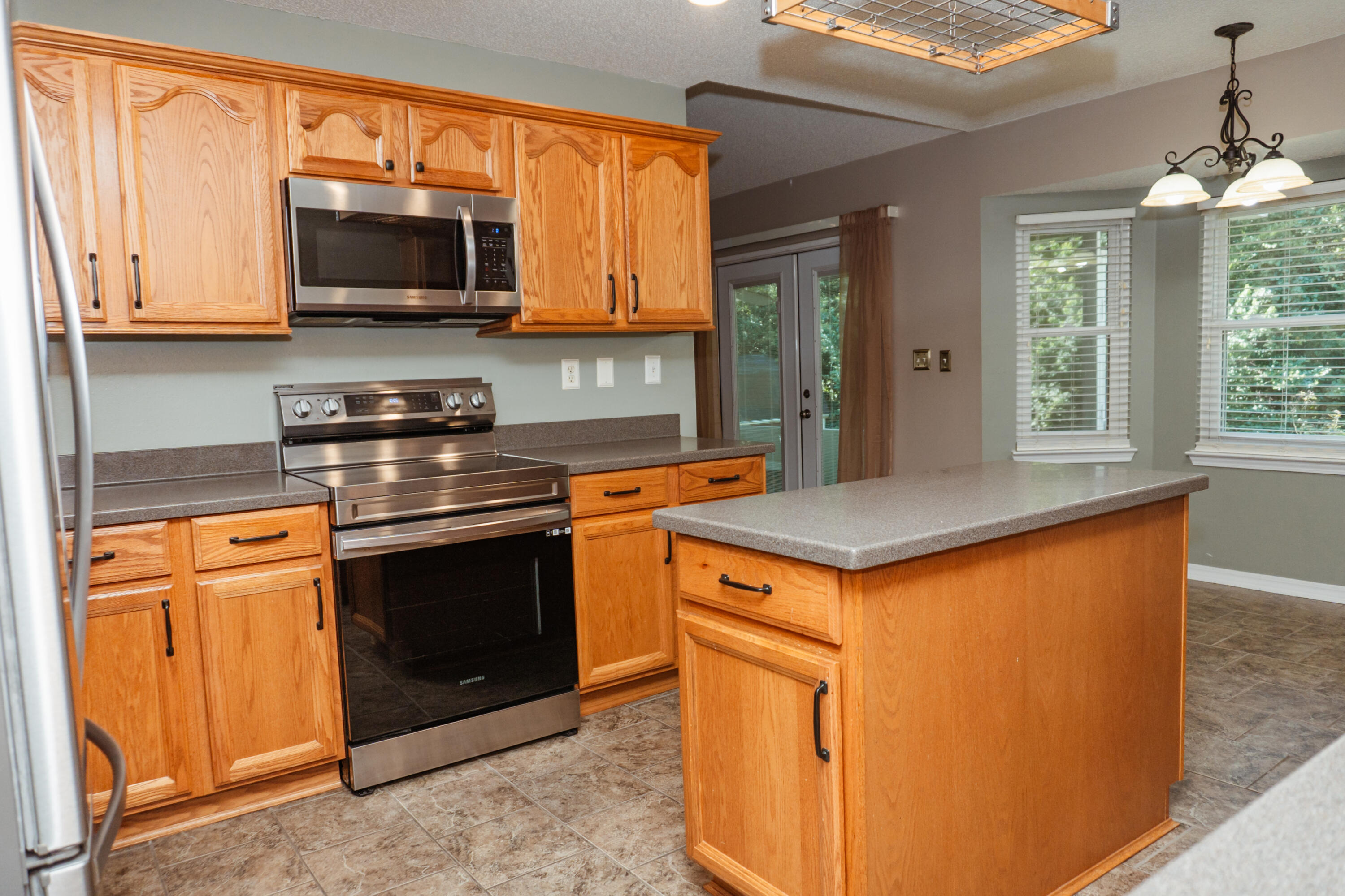 COUNTRYVIEW EST 4TH PH V - Residential Lease