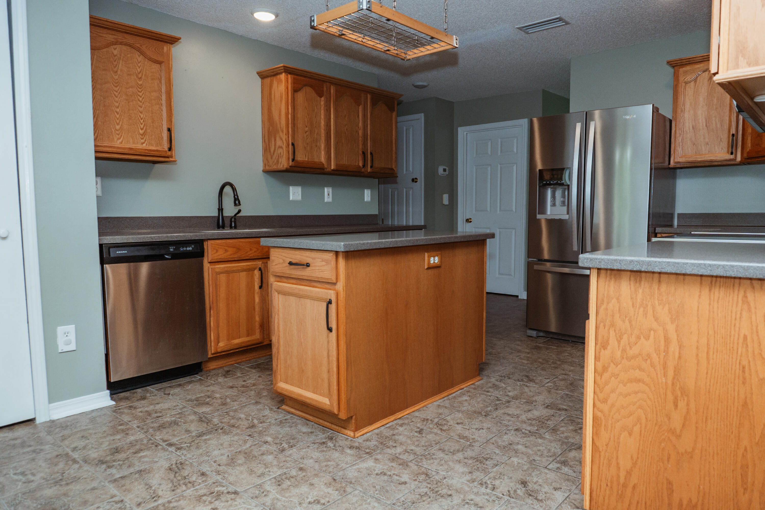 COUNTRYVIEW EST 4TH PH V - Residential Lease