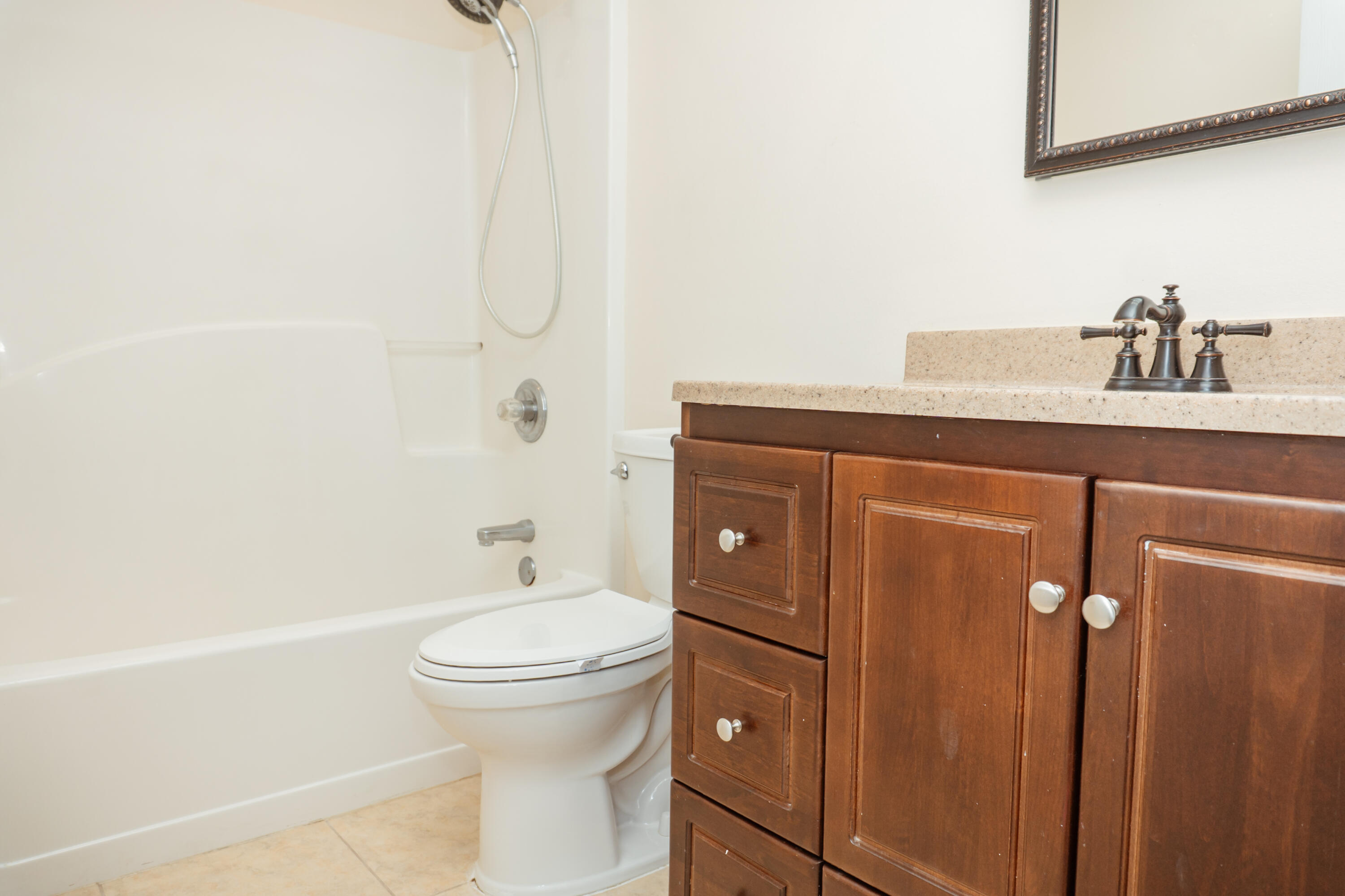 COUNTRYVIEW EST 4TH PH V - Residential Lease
