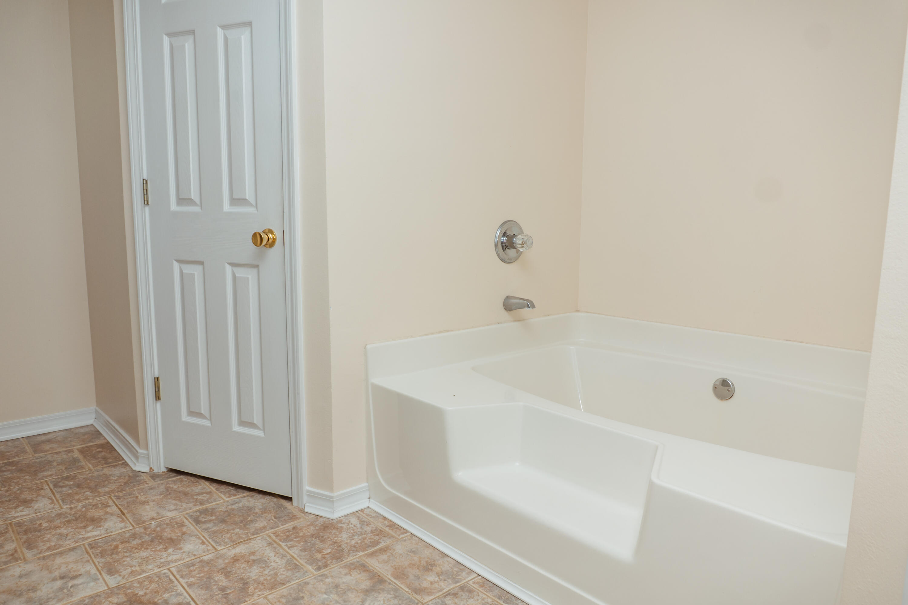 COUNTRYVIEW EST 4TH PH V - Residential Lease