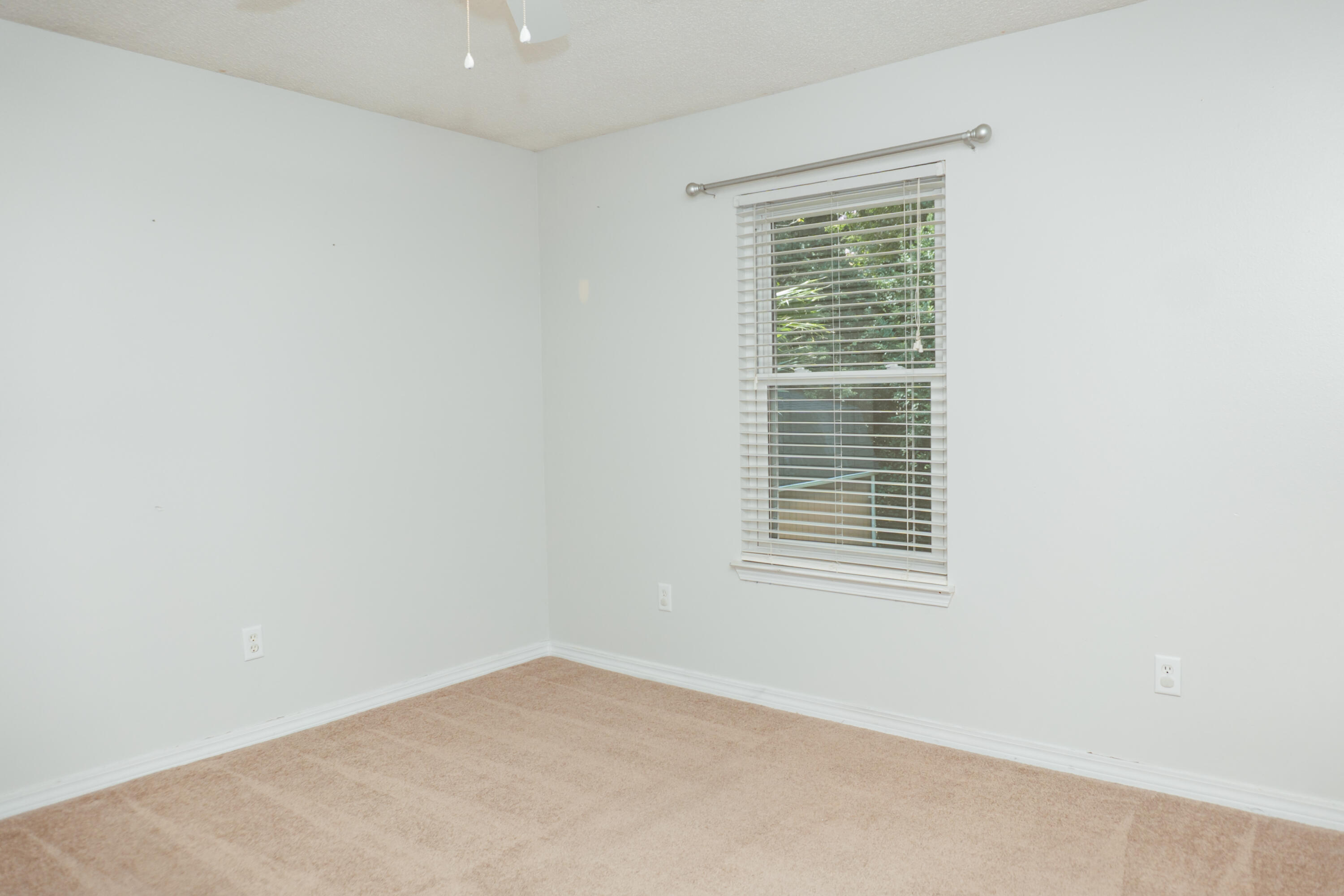 COUNTRYVIEW EST 4TH PH V - Residential Lease