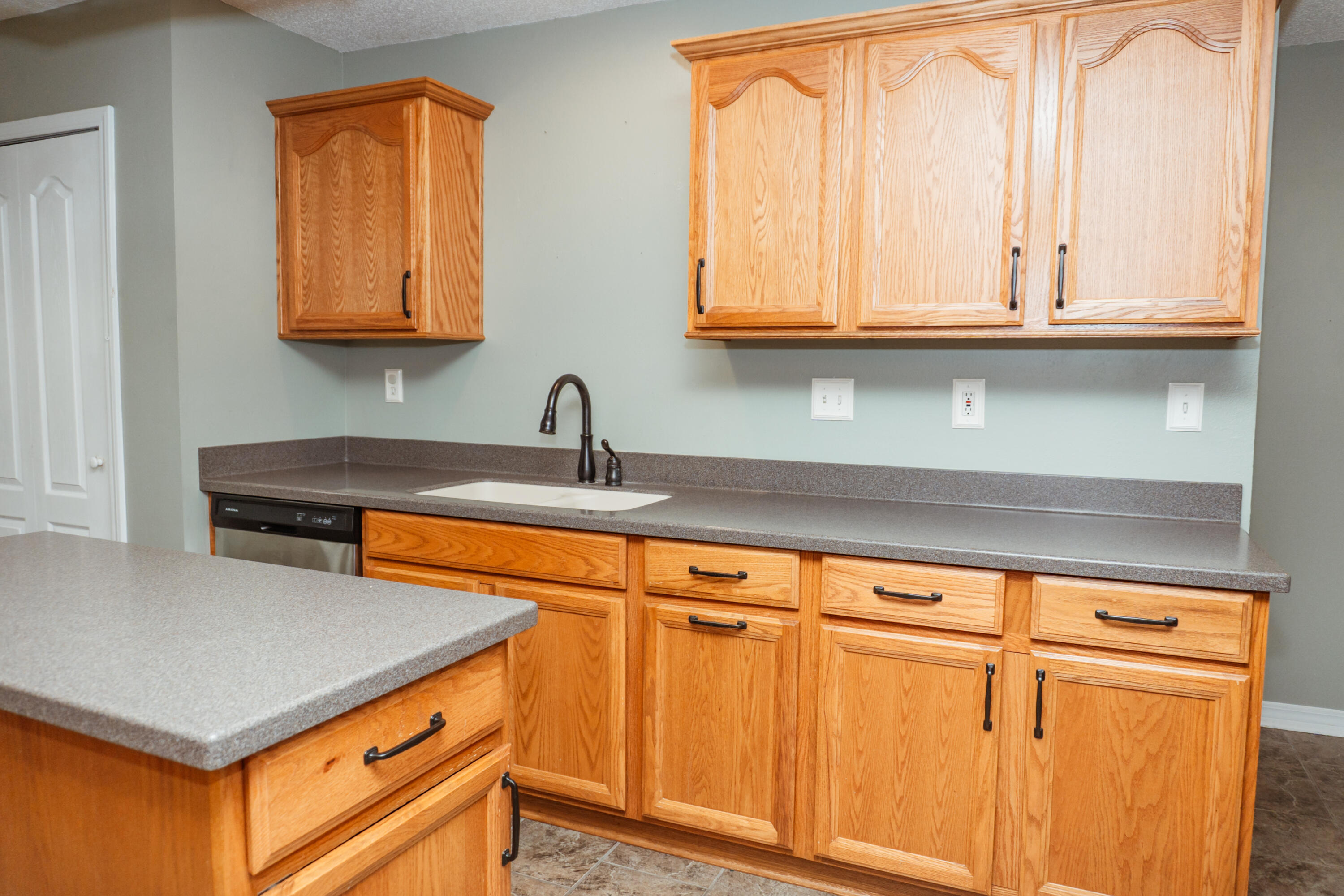 COUNTRYVIEW EST 4TH PH V - Residential Lease