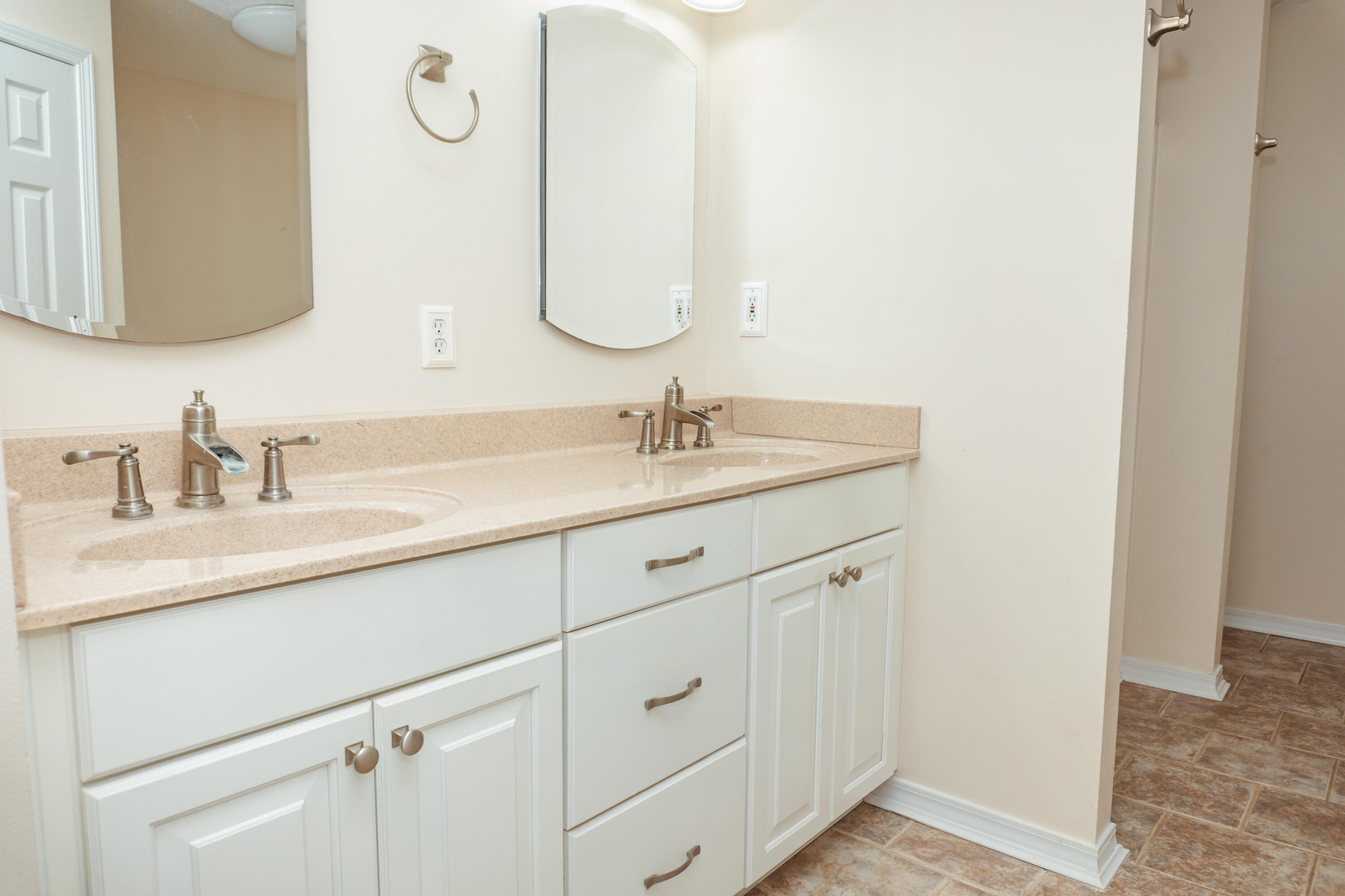 COUNTRYVIEW EST 4TH PH V - Residential Lease