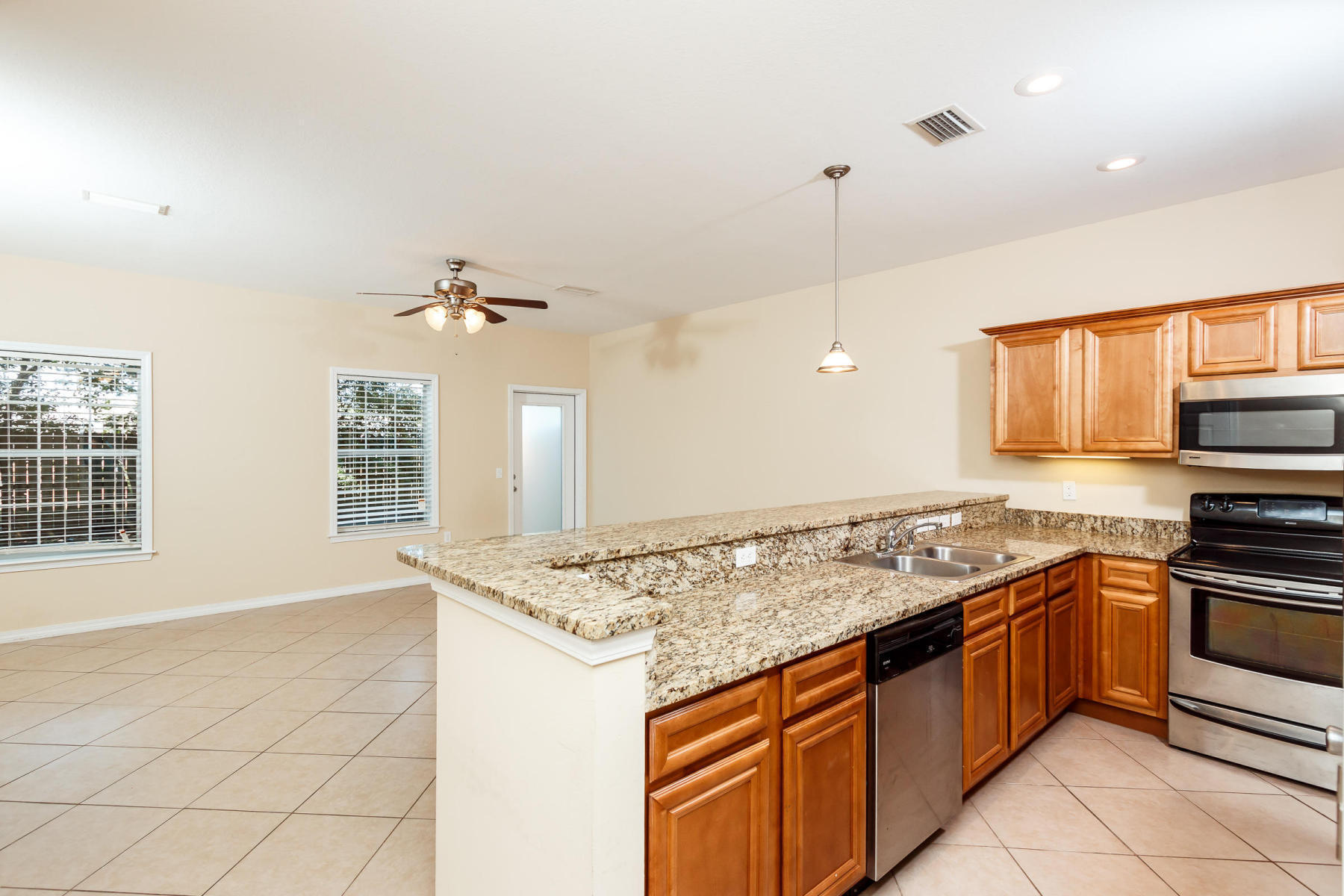 This renovated, upscale townhouse is perfectly located to be convenient to both Eglin and Hurlburt Bases, minutes from the beautiful beaches, as well as the University of West Florida and Northwest Florida State College Campuses. The townhouse has had all new carpet, new wood look flooring the foyer, and new back deck with privacy fence partition. All of the bathrooms and kitchen have granite countertops and brushed metal fixtures. It has an exceptionally large master bed and bath and great closet space. Pets allowed (under 40 lb) with owner approval.