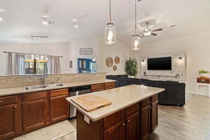 NAVARRE S/D 2ND ADDN - Residential Lease