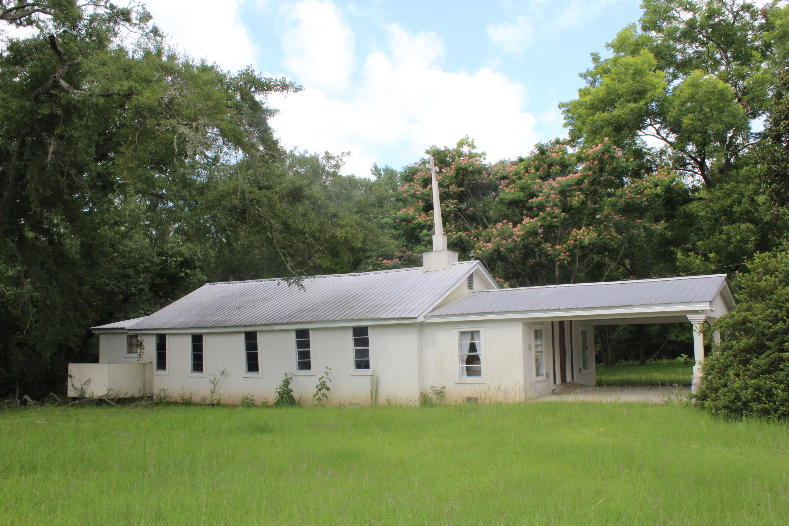 19 acres with a 1372 S.F. church building Over 1000 feet of paved highway frontage.Corner parcel. Road frontage on two sides. possible owner financing with 40% down.
