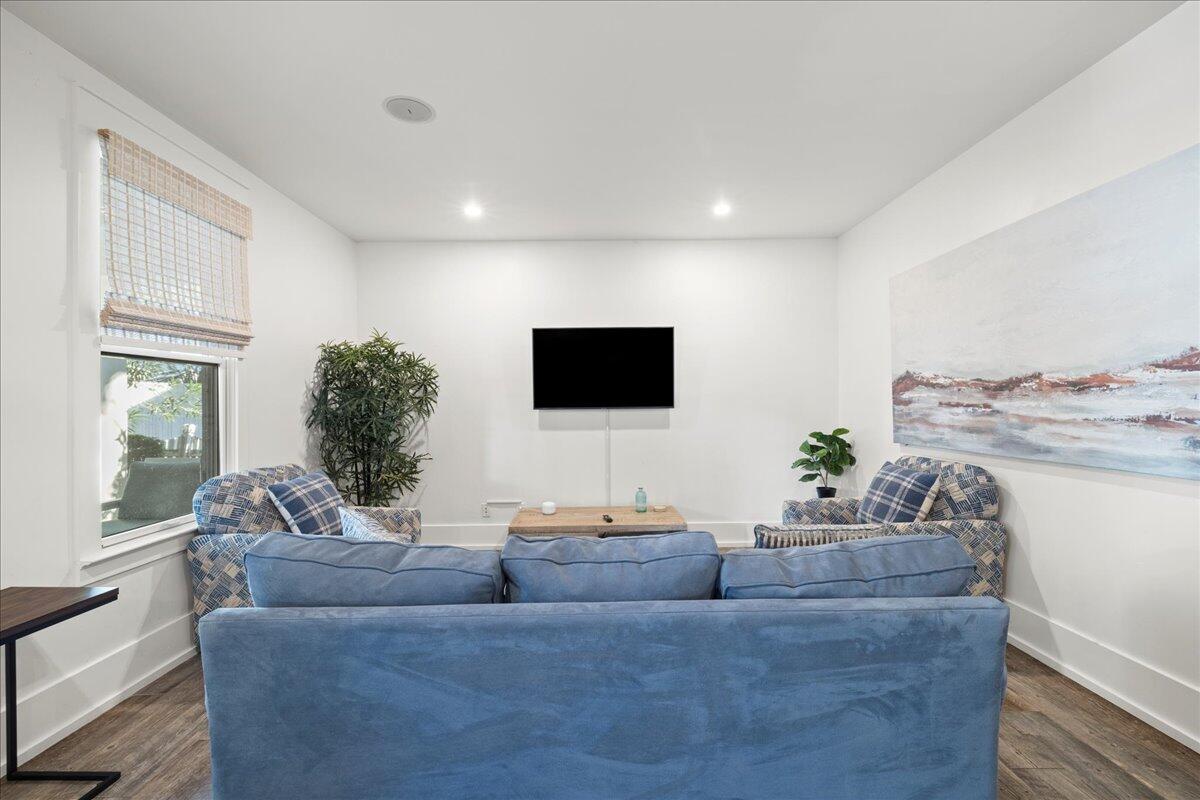 FRANGISTA BEACH 1ST ADDN - Residential