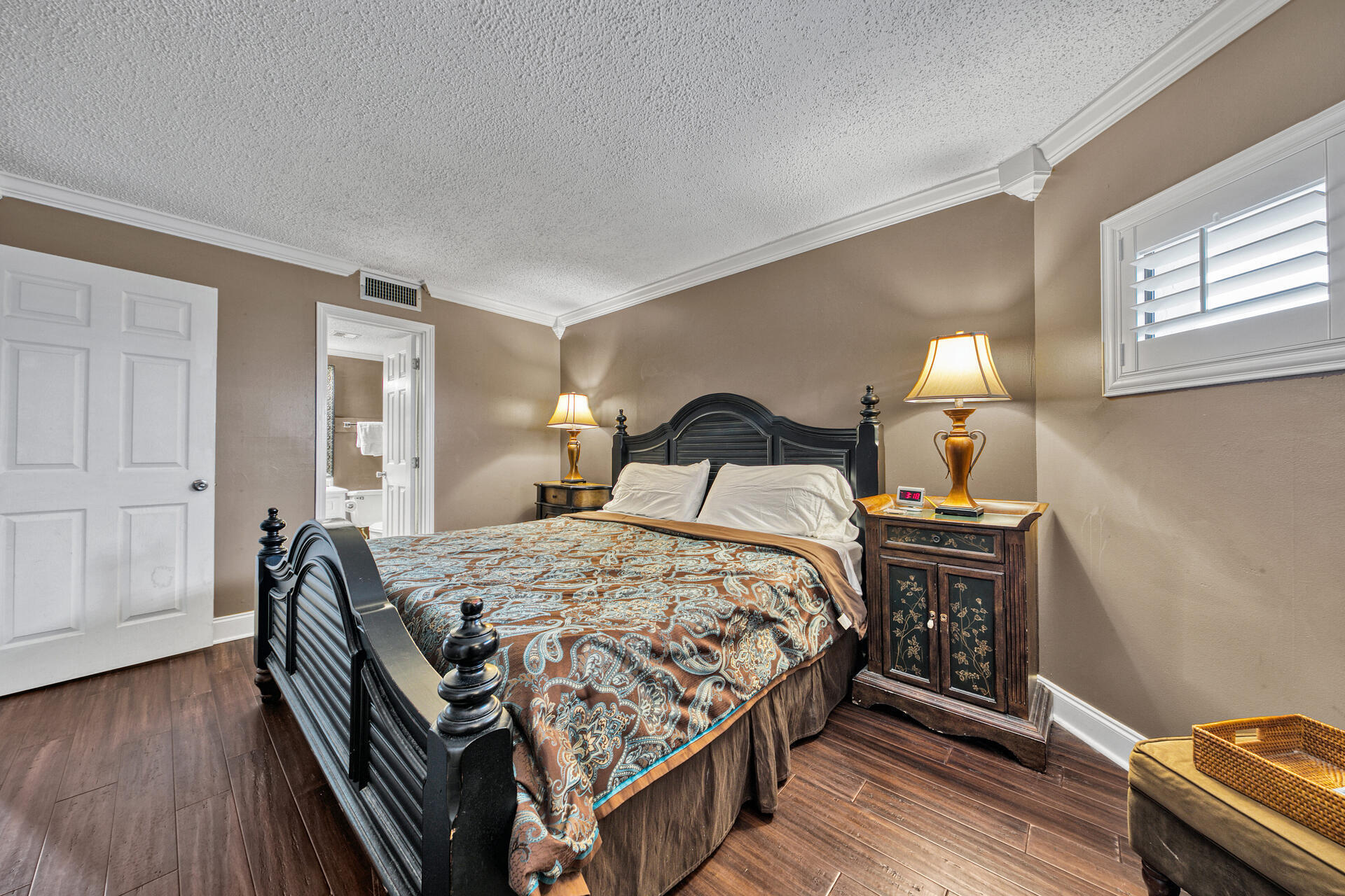 HOLIDAY SURF & RACQUET - Residential