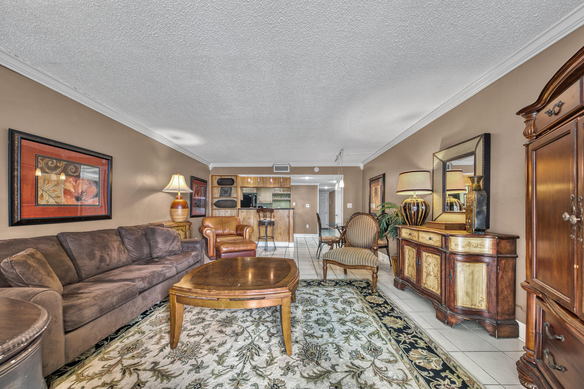 HOLIDAY SURF & RACQUET - Residential