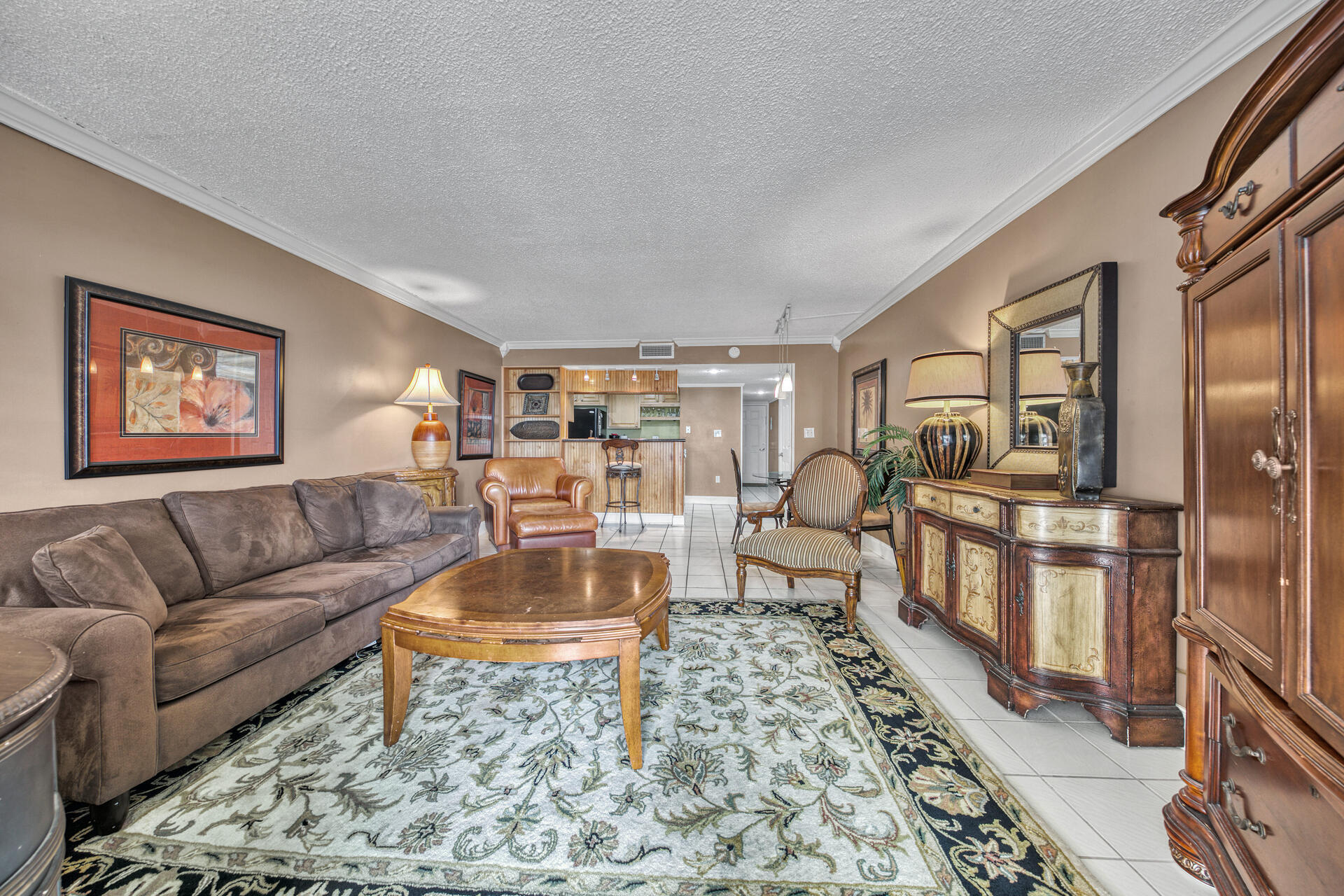 HOLIDAY SURF & RACQUET - Residential