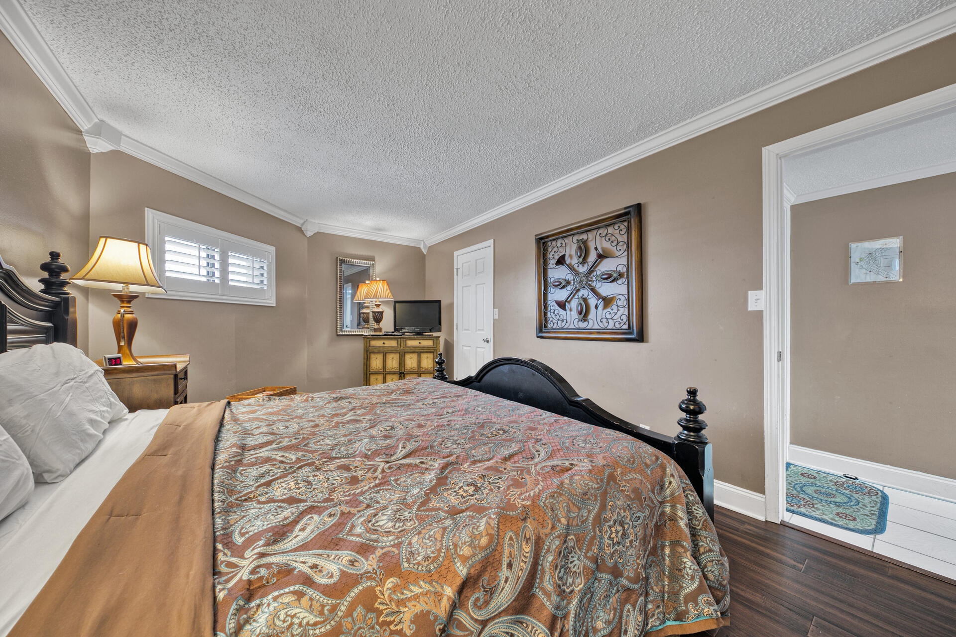 HOLIDAY SURF & RACQUET - Residential