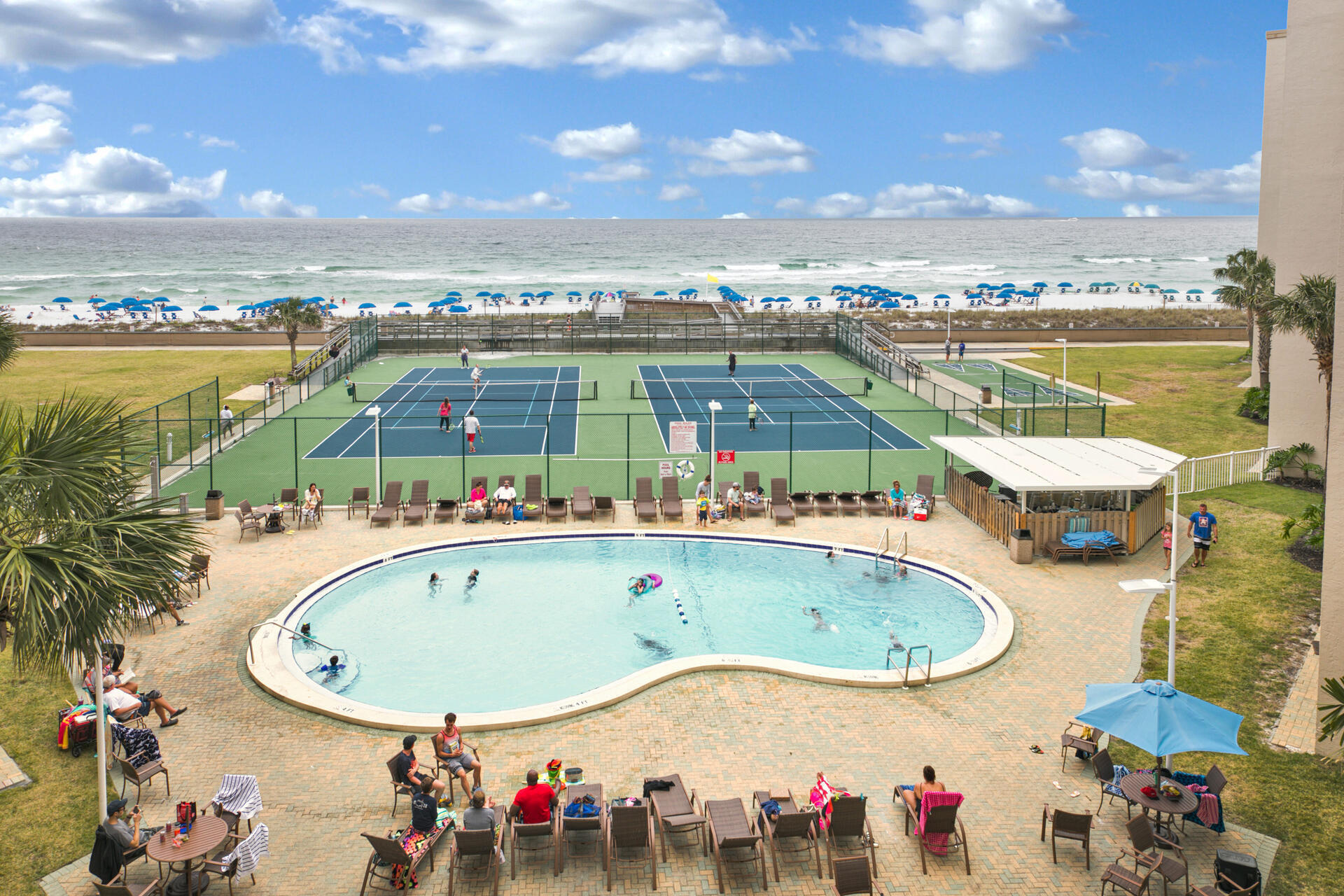 HOLIDAY SURF & RACQUET - Residential