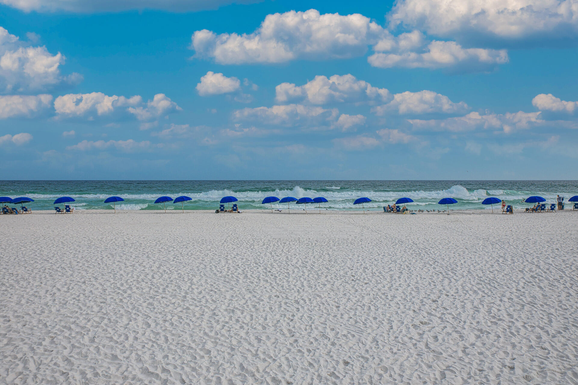 HOLIDAY SURF & RACQUET - Residential