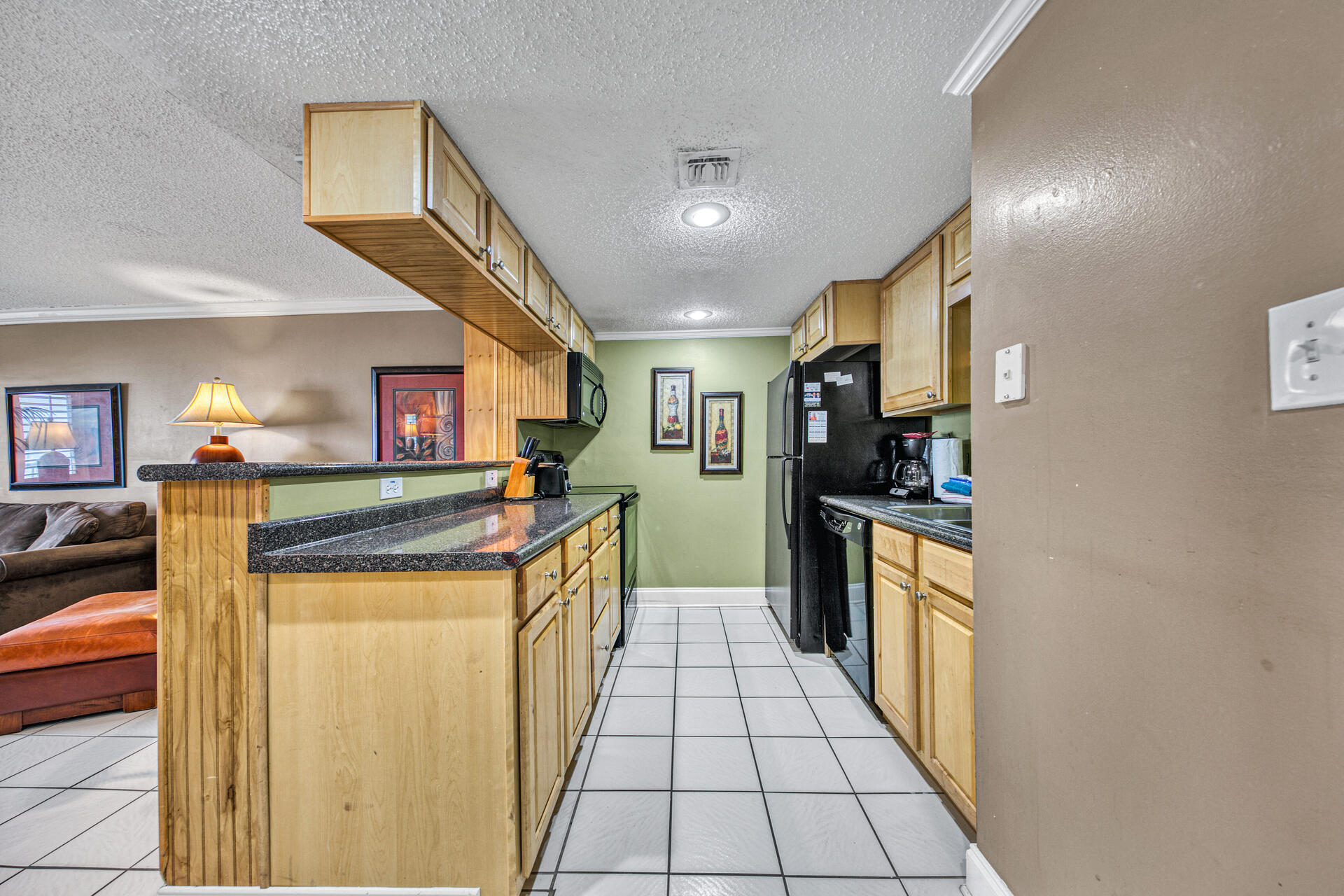 HOLIDAY SURF & RACQUET - Residential