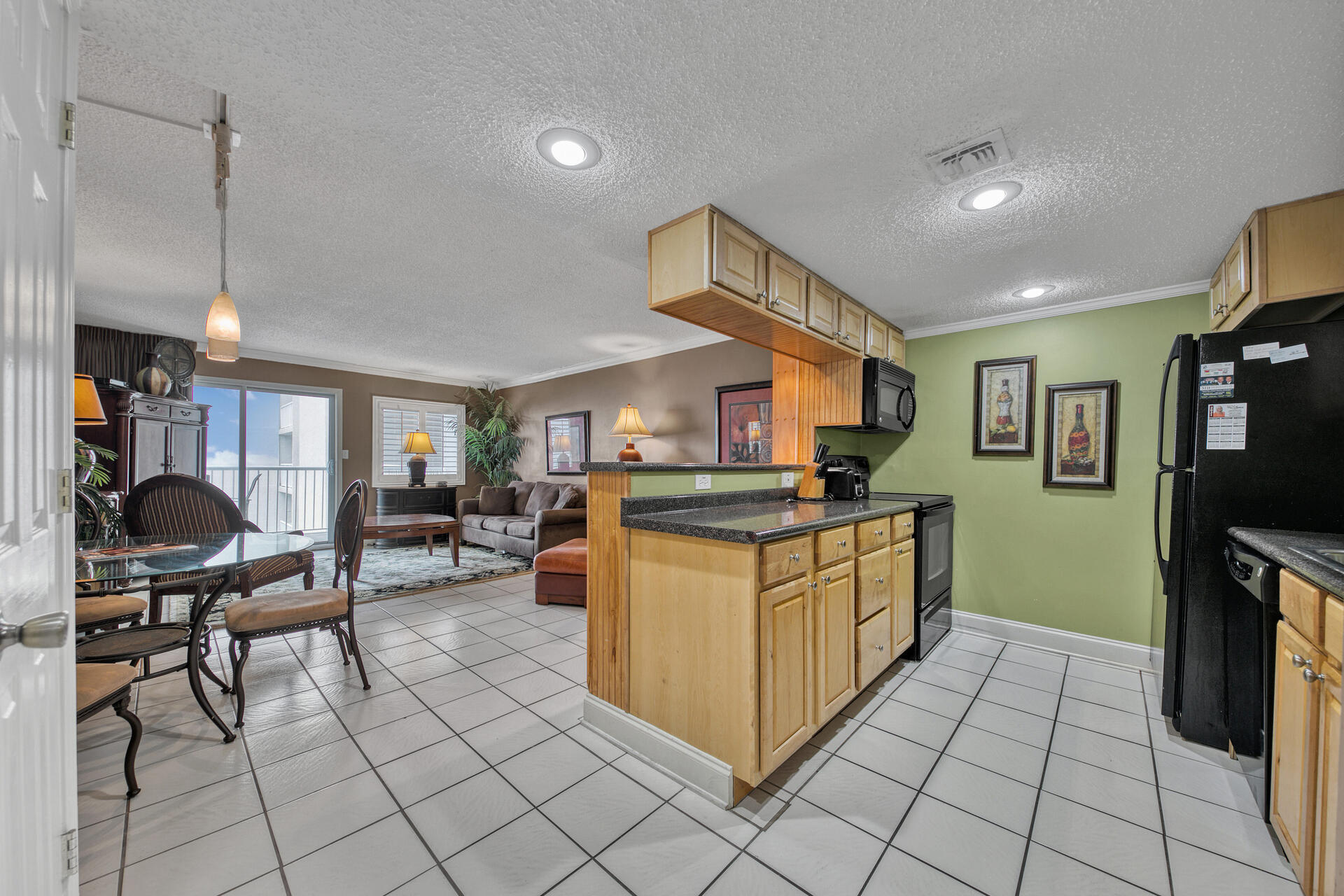 HOLIDAY SURF & RACQUET - Residential