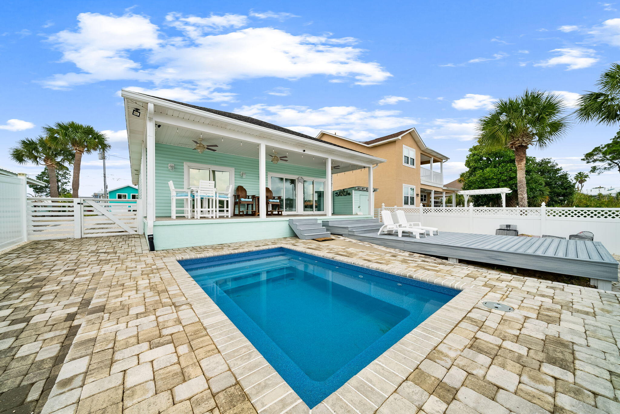 HOLIDAY BEACH UNIT 11 - Residential