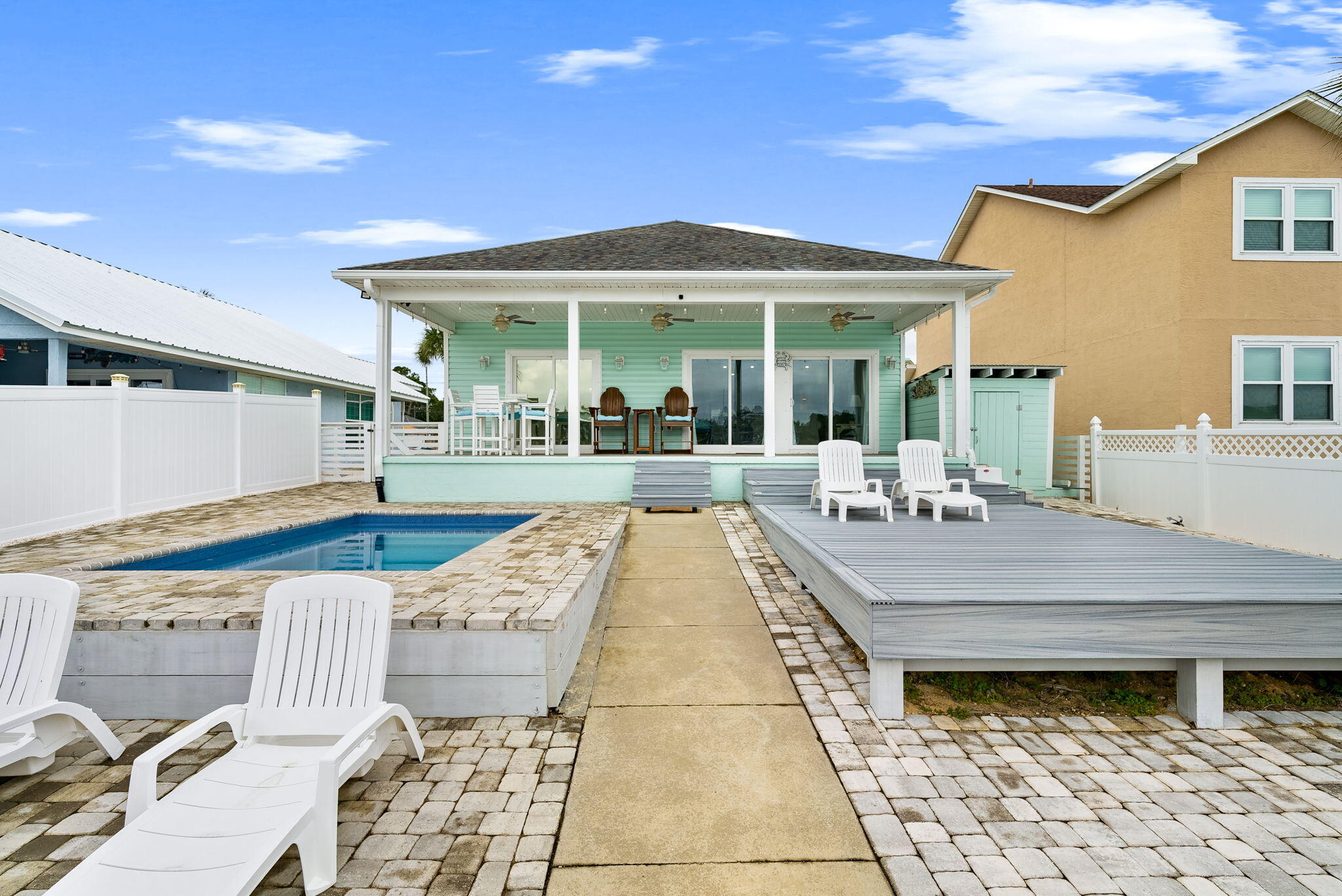 HOLIDAY BEACH UNIT 11 - Residential