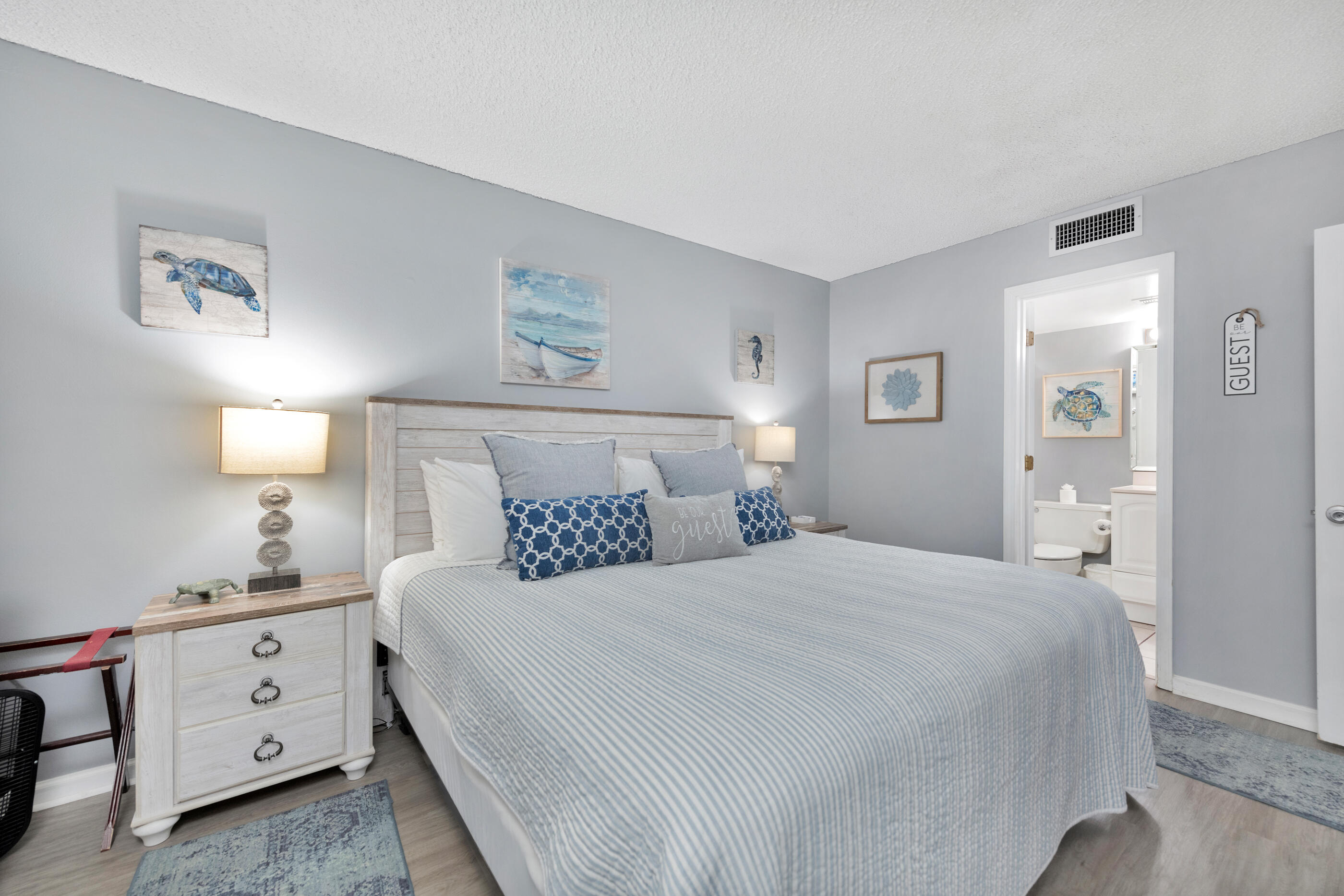 HOLIDAY SURF & RACQUET - Residential