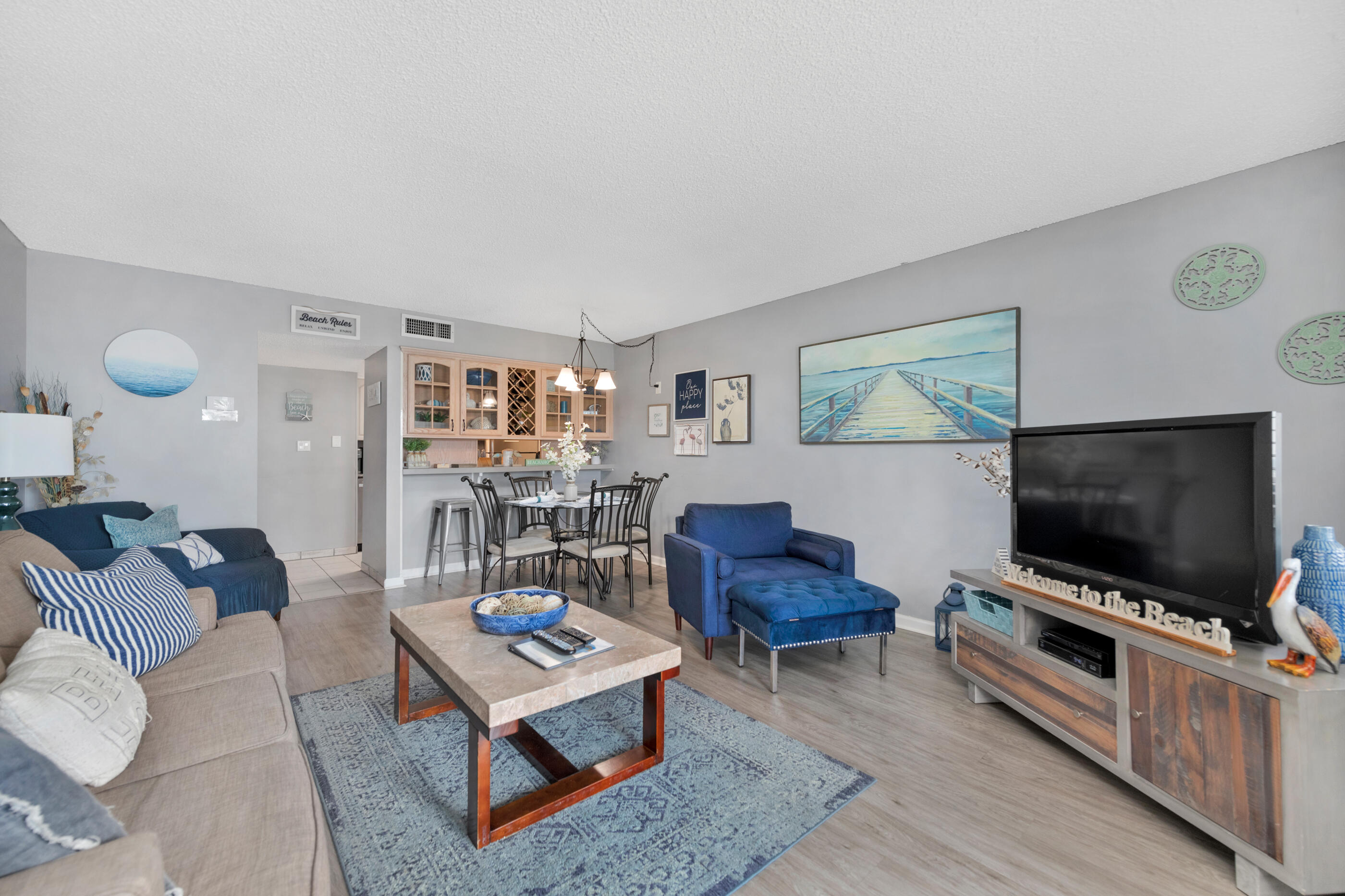 HOLIDAY SURF & RACQUET - Residential