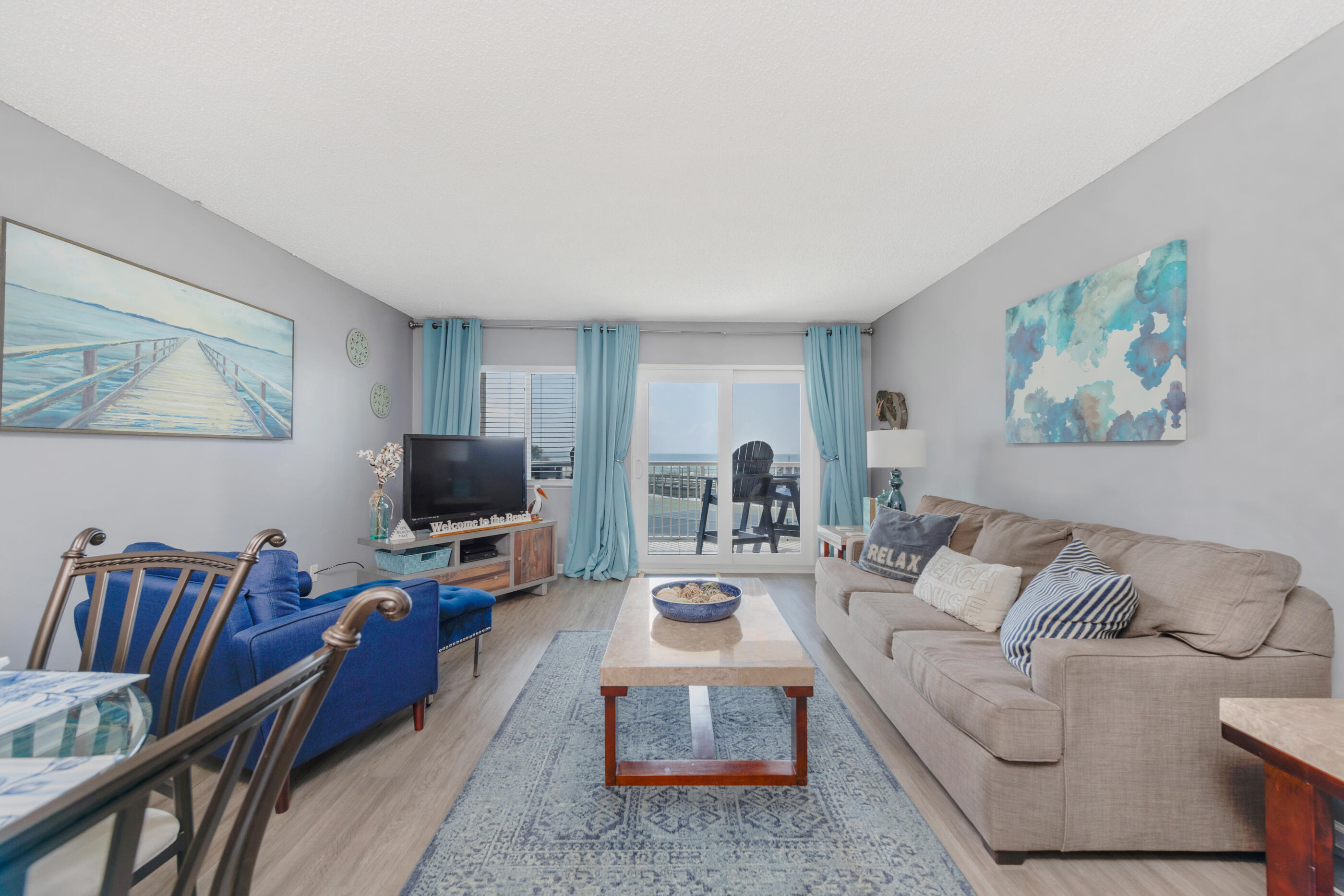 HOLIDAY SURF & RACQUET - Residential