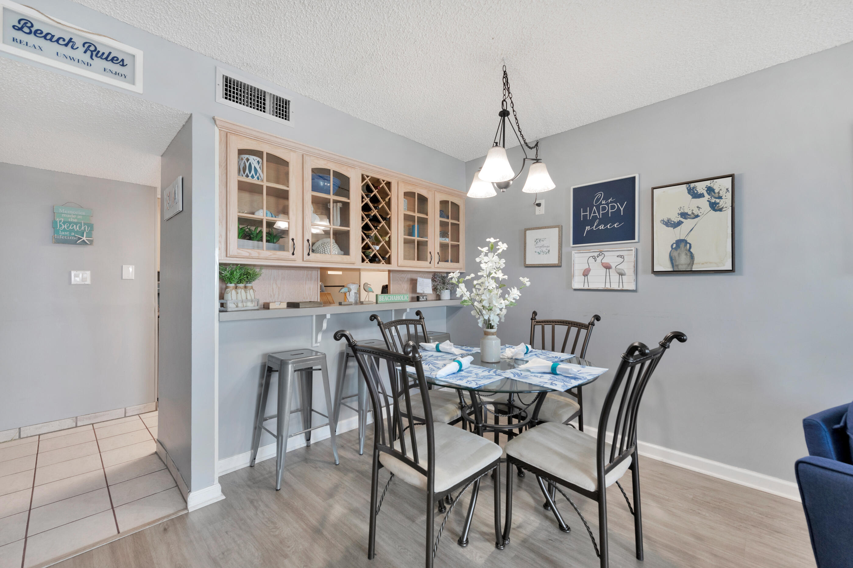 HOLIDAY SURF & RACQUET - Residential
