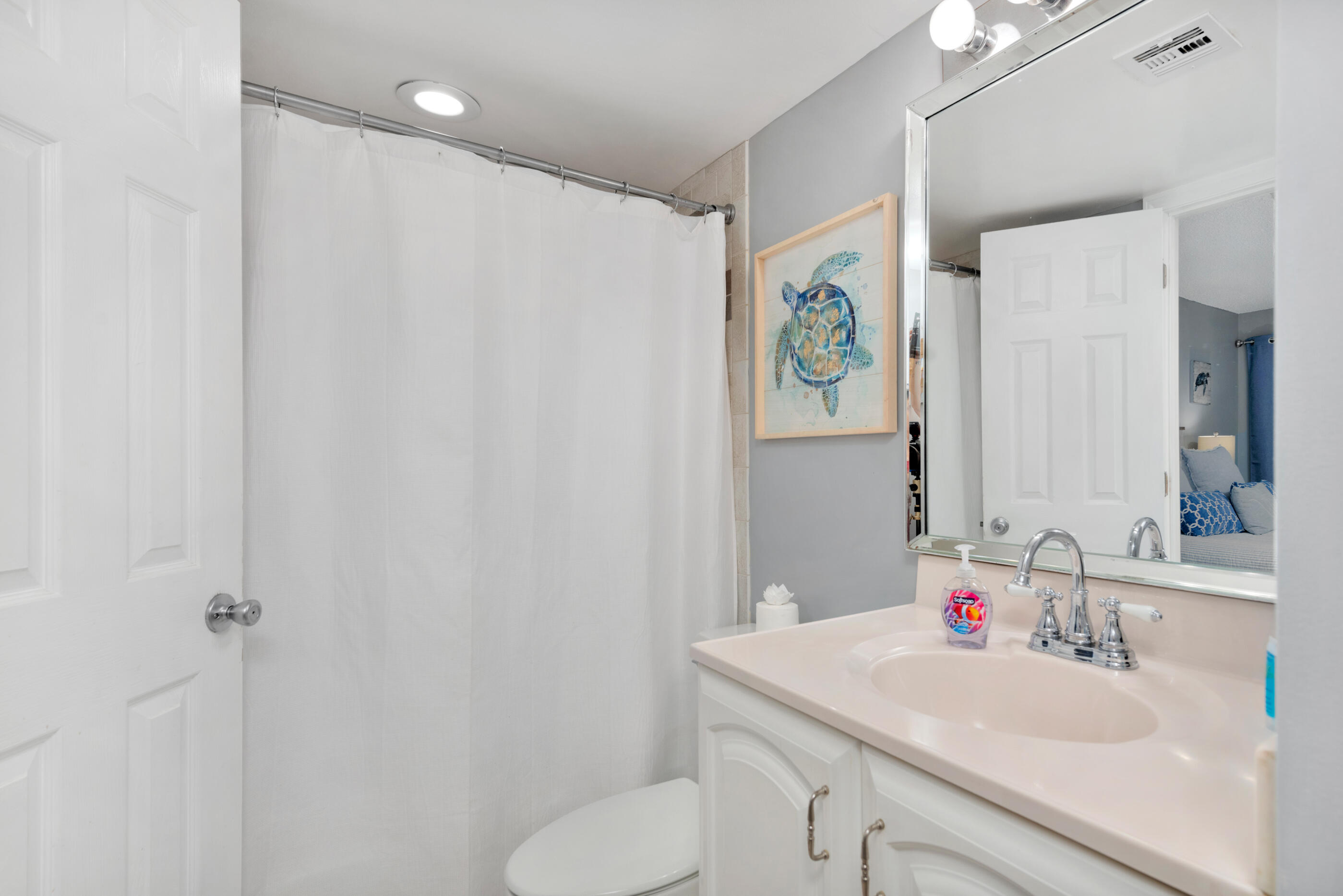 HOLIDAY SURF & RACQUET - Residential