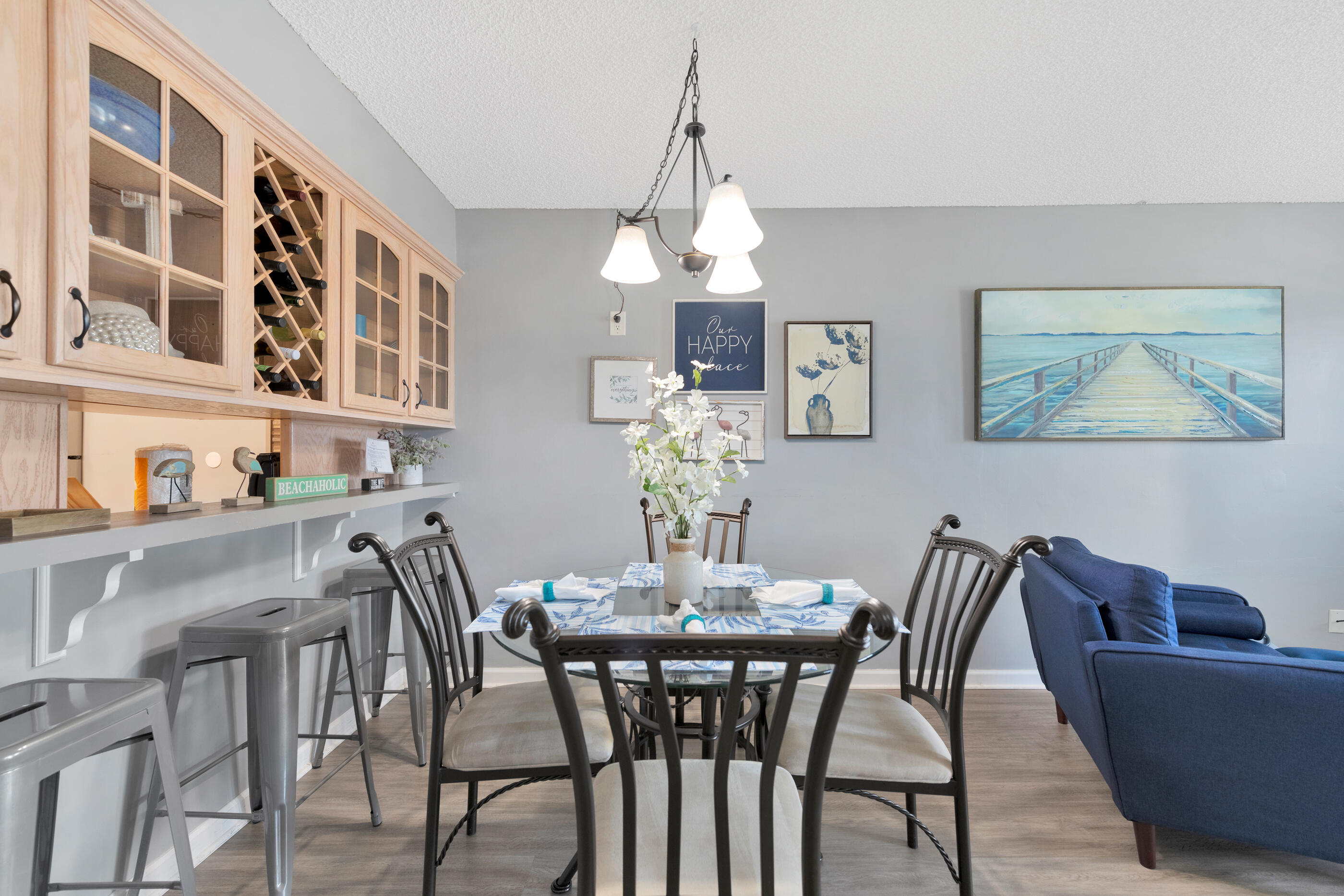 HOLIDAY SURF & RACQUET - Residential