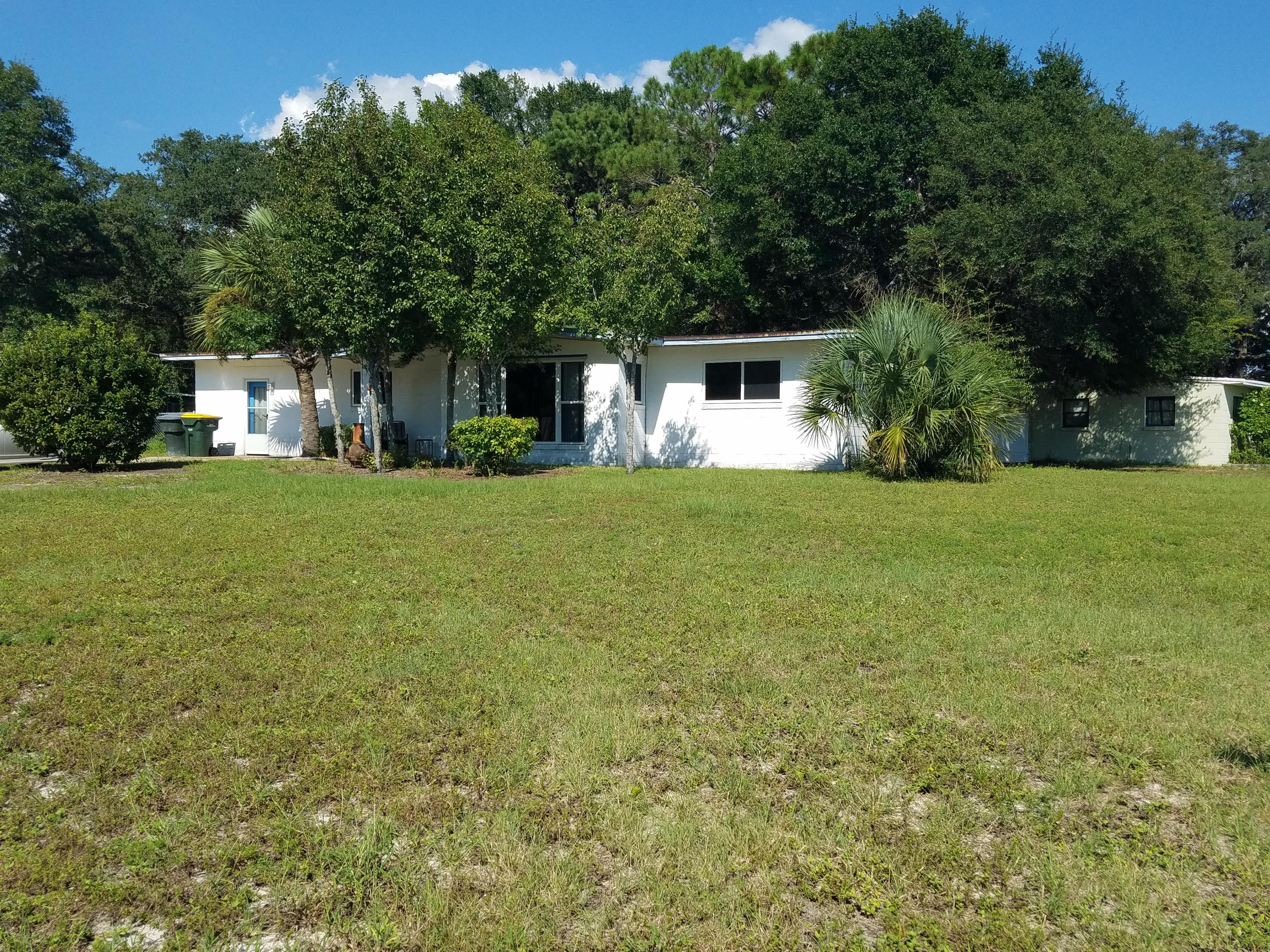 Looking for a little project home? This would be perfect for a FHA 203k Renovation loan! Here it is! Location and price make this 3 bedrooms 1 bathroom house a perfect opportunity for your investment portfolio. Located in the desireable Elliot Point which is close to downtown, parks, concerts, dining, shopping and boat ramps! Walking distance to Ferry Park, Uptown Station and school. Priced to sell quickly! NOT A REO OR SHORT SALE!