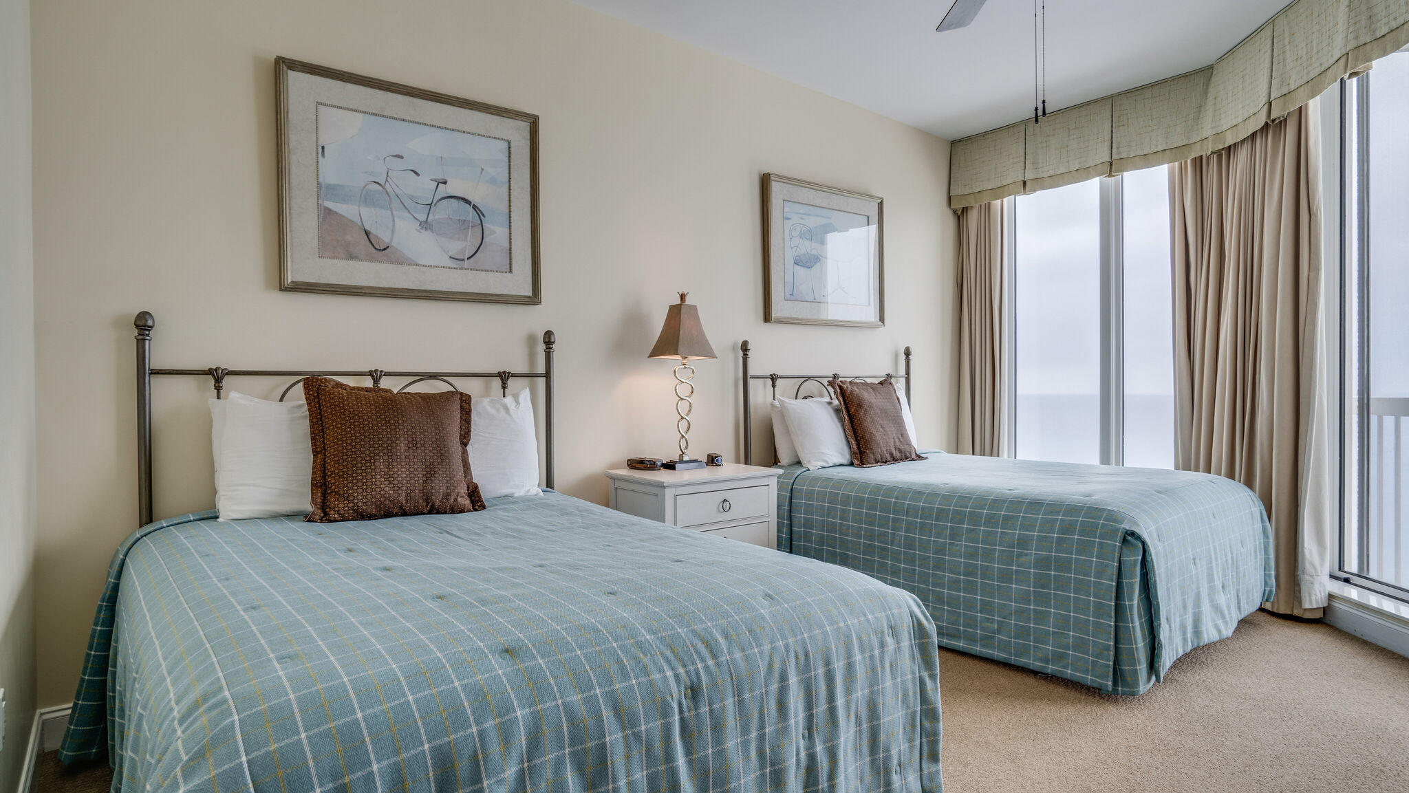 SILVER BEACH TOWERS - Residential