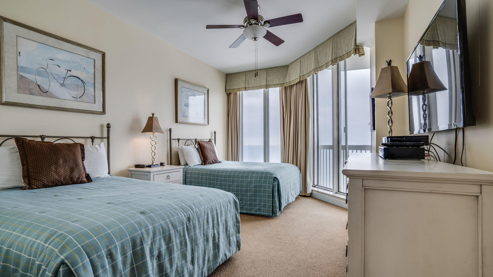 SILVER BEACH TOWERS - Residential