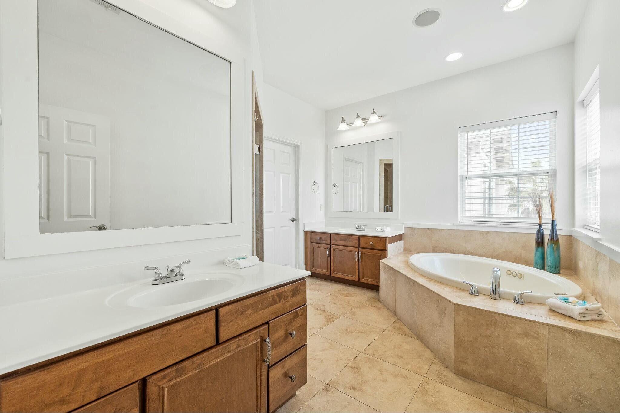 EMERALD WATERS VILLAGE - Residential