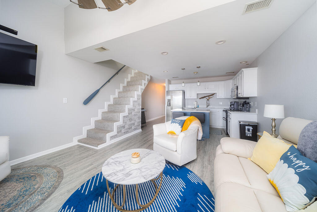 SOUNDWIND CONDO - Residential