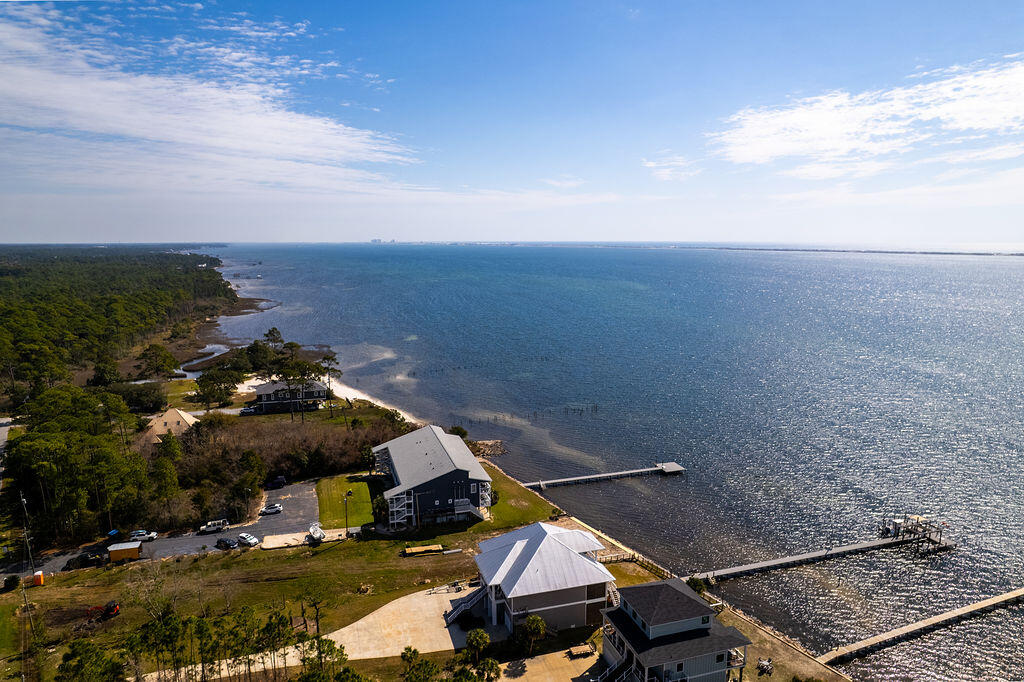 SOUNDWIND CONDO - Residential