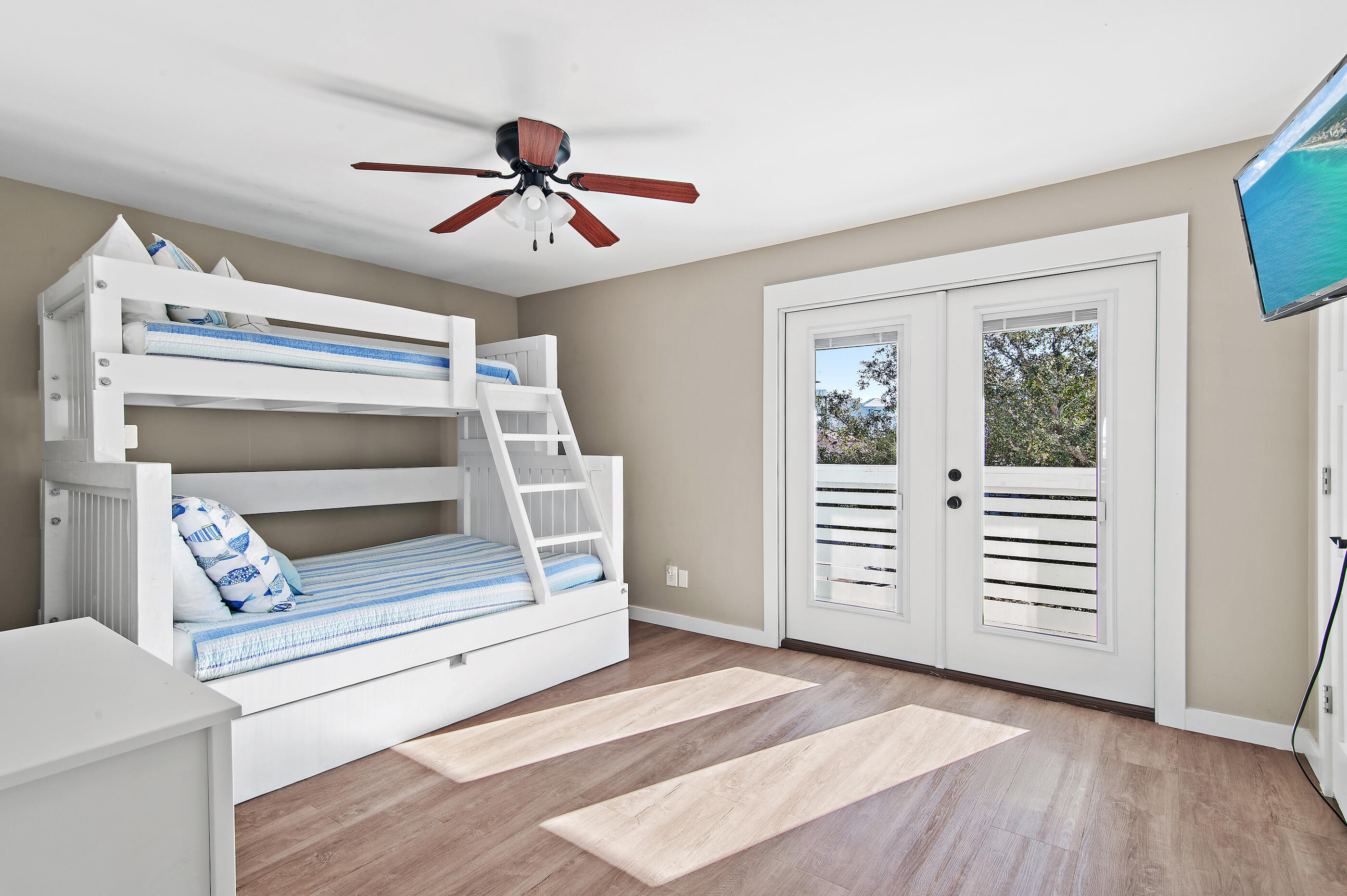 PIRATES COVE INLET CONDO - Residential