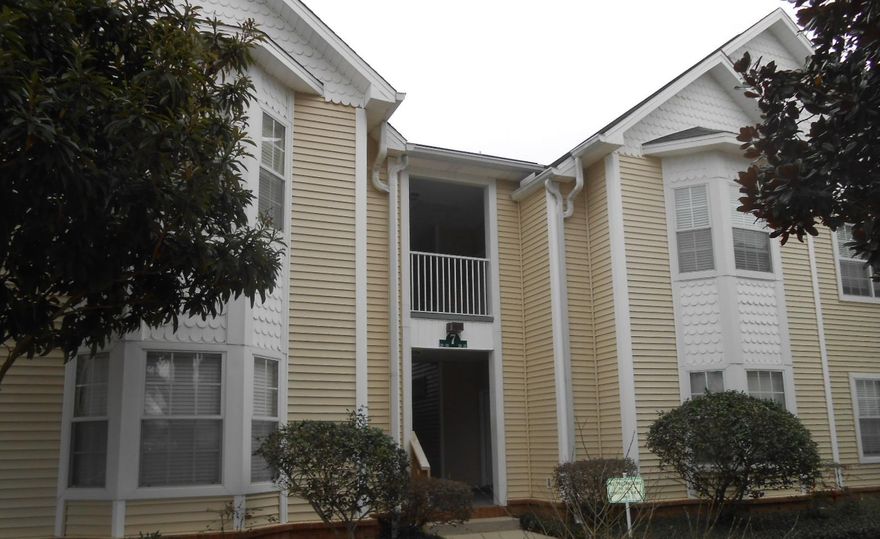 Fabulous 2 bedroom 2 bath unit on the second floor. Unit offer wood flooring, walk in master bedroom closet, balcony with distant view of pool. This Homepath Property by Fannie Mae is centrally located in the heart of Niceville, convenient to schools, shopping, and medical facilities. Call for your private showing today.